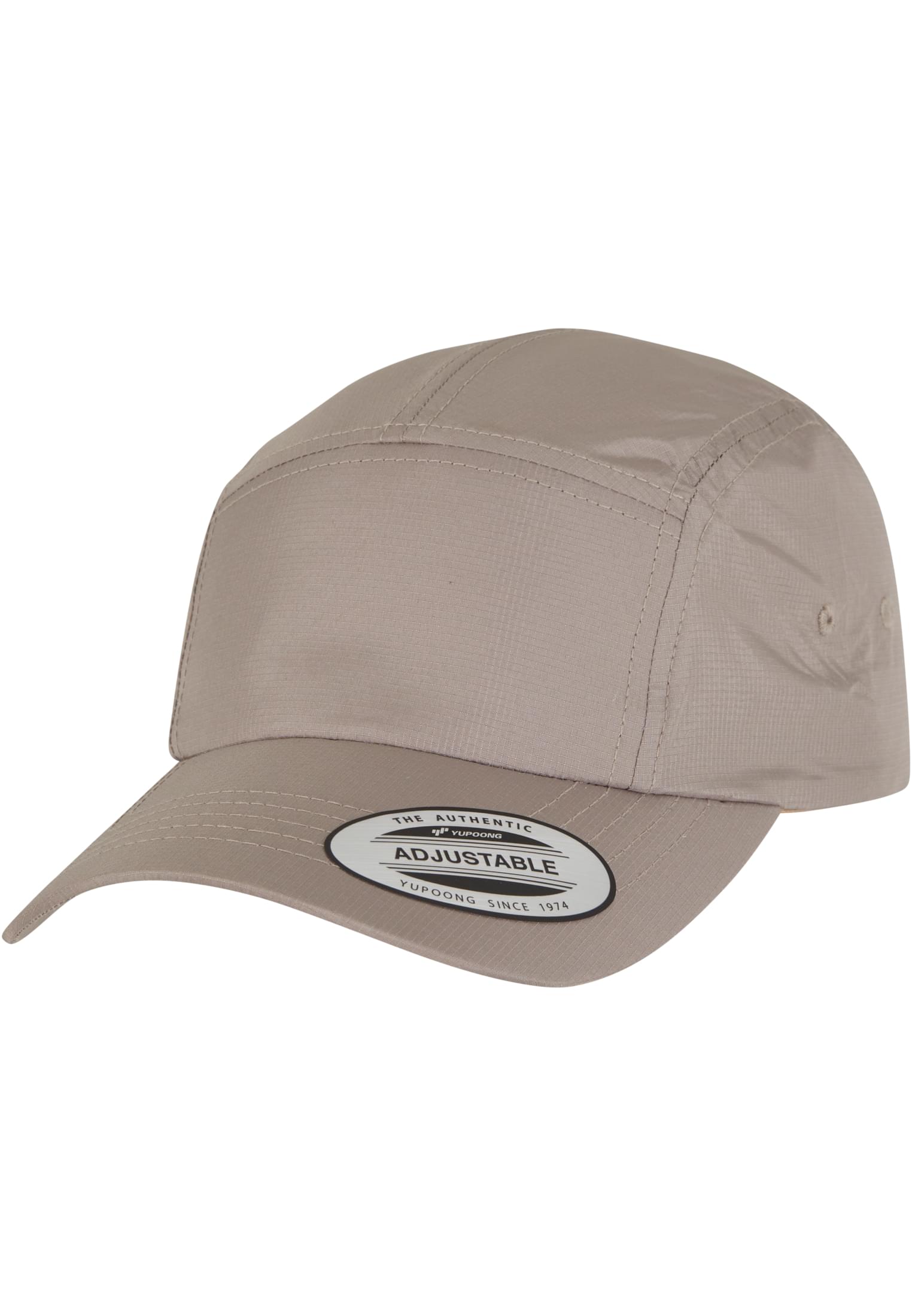 En khakifärgad Jokey elastic Cap sedd från sidan.