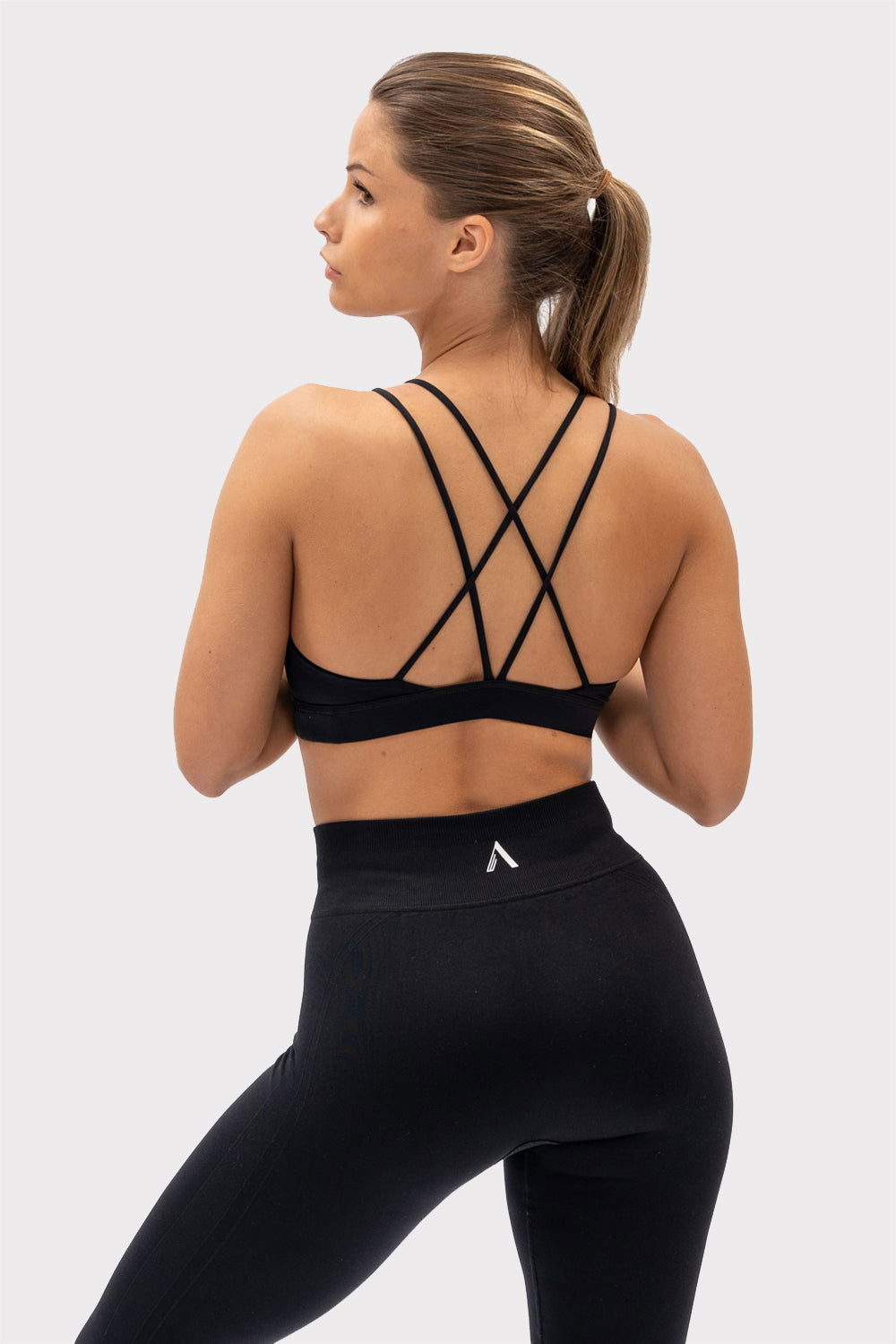 A EUPHORIA Top - Black - workoutbrands.com