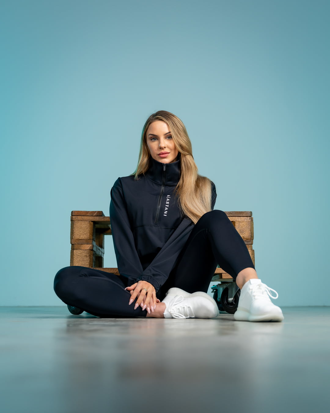 A Vibe Long Sleeve Crops - Black - workoutbrands.com