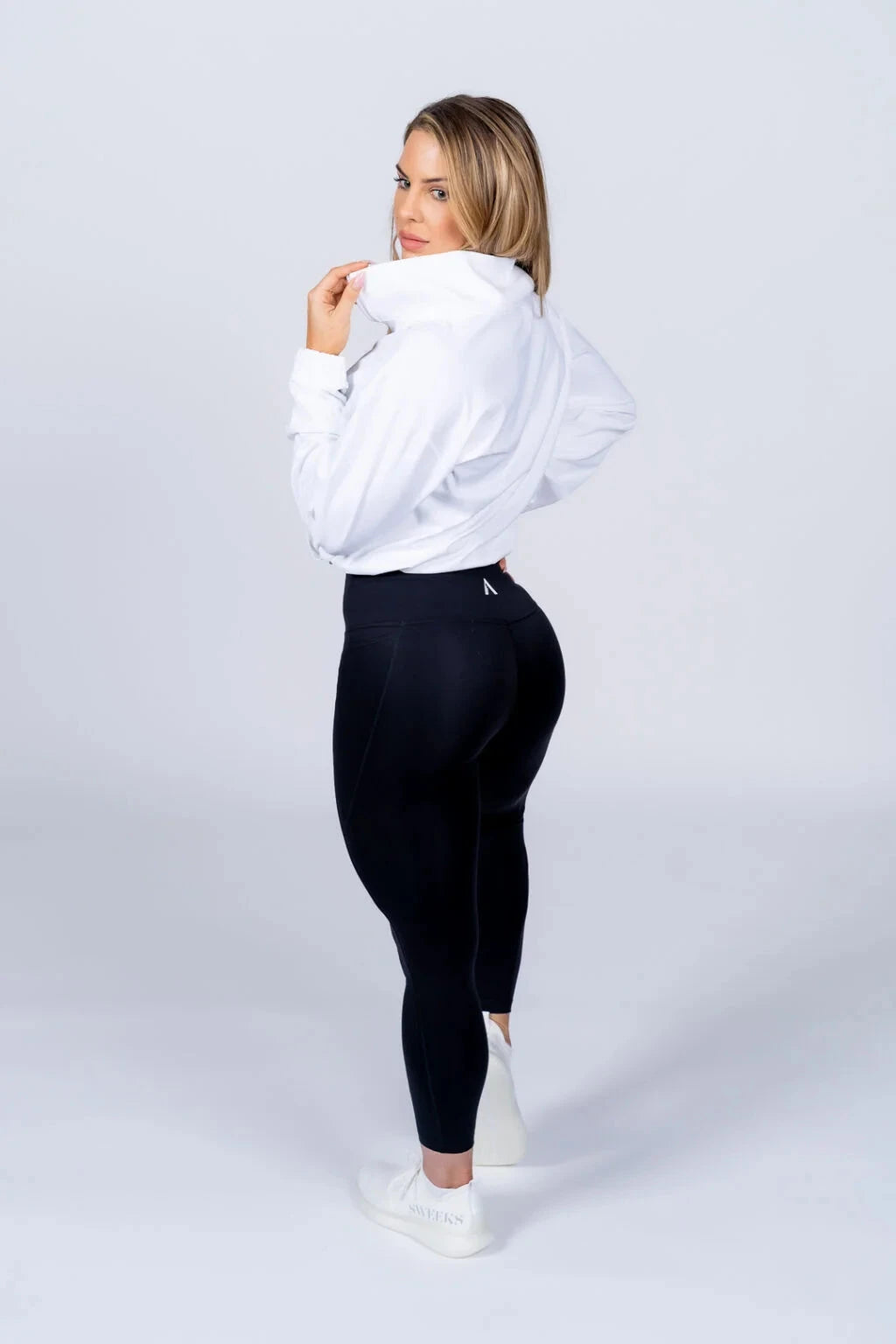 A Vibe Long Sleeve Crops - White - workoutbrands.com