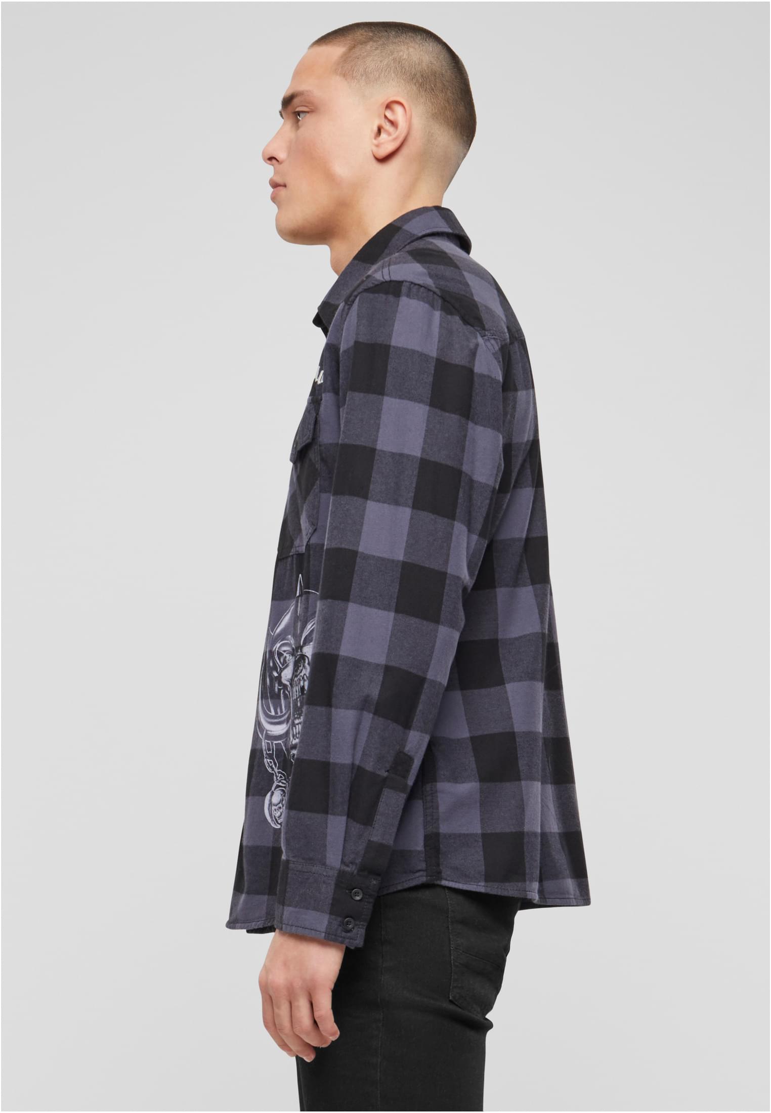 Sidovy av en man som bär en grå- och svartrutig B Motörhead Checkshirt.