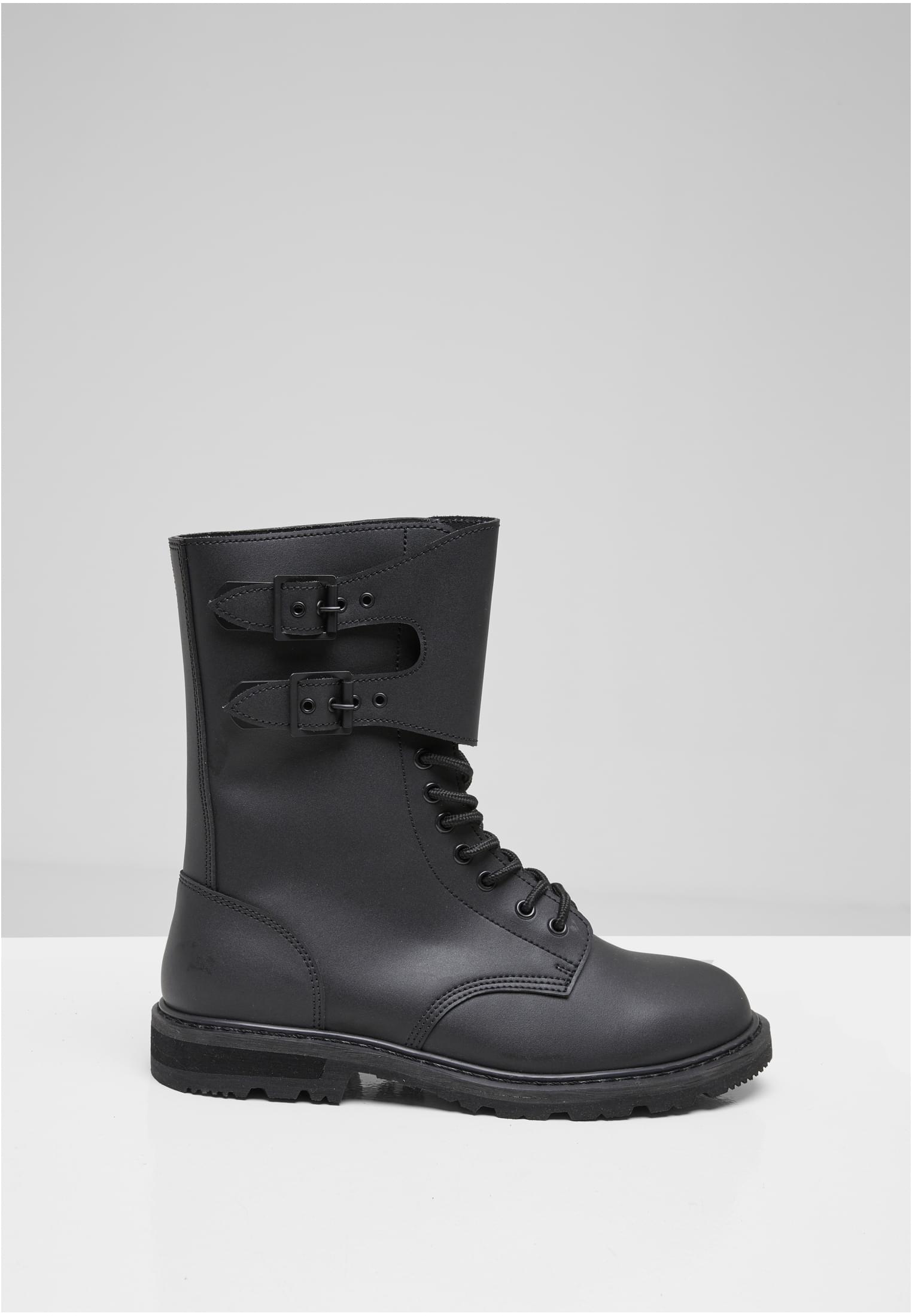 Sidovy av den svarta kängan B French Combat Boot, som visar dess snörning och dubbla spännen.