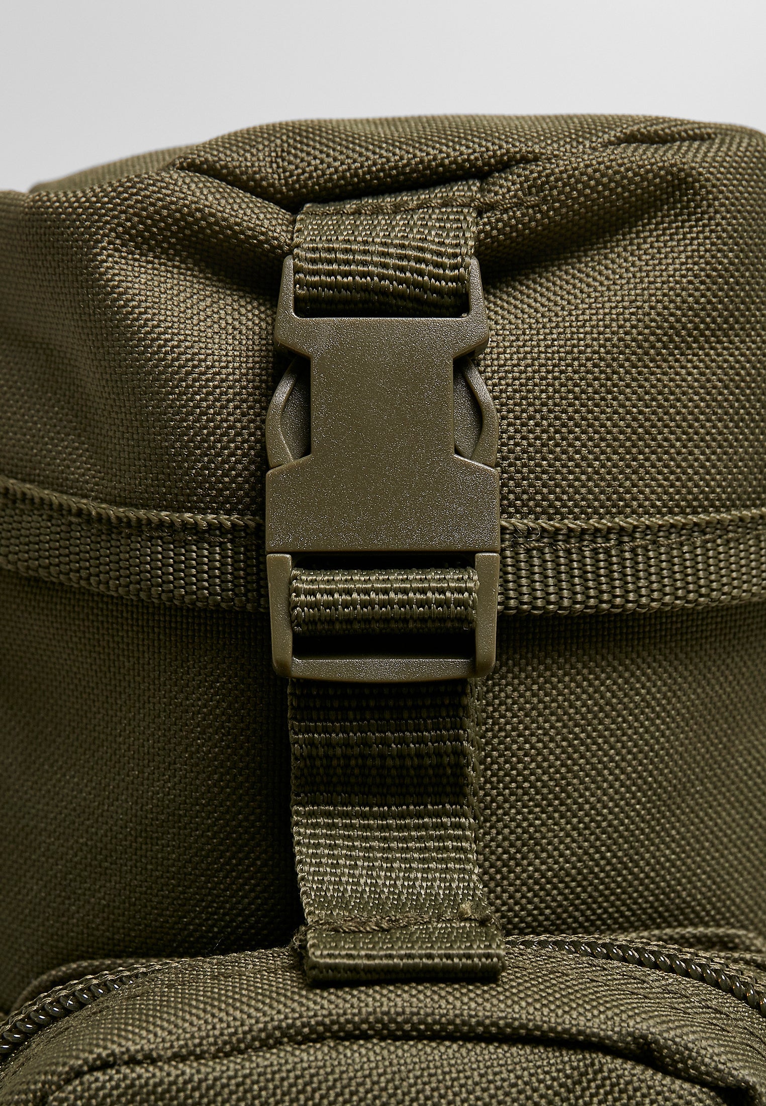 Närbild av det olivgröna snabbspännet på flaskhållaren B Big Bottle Holder.