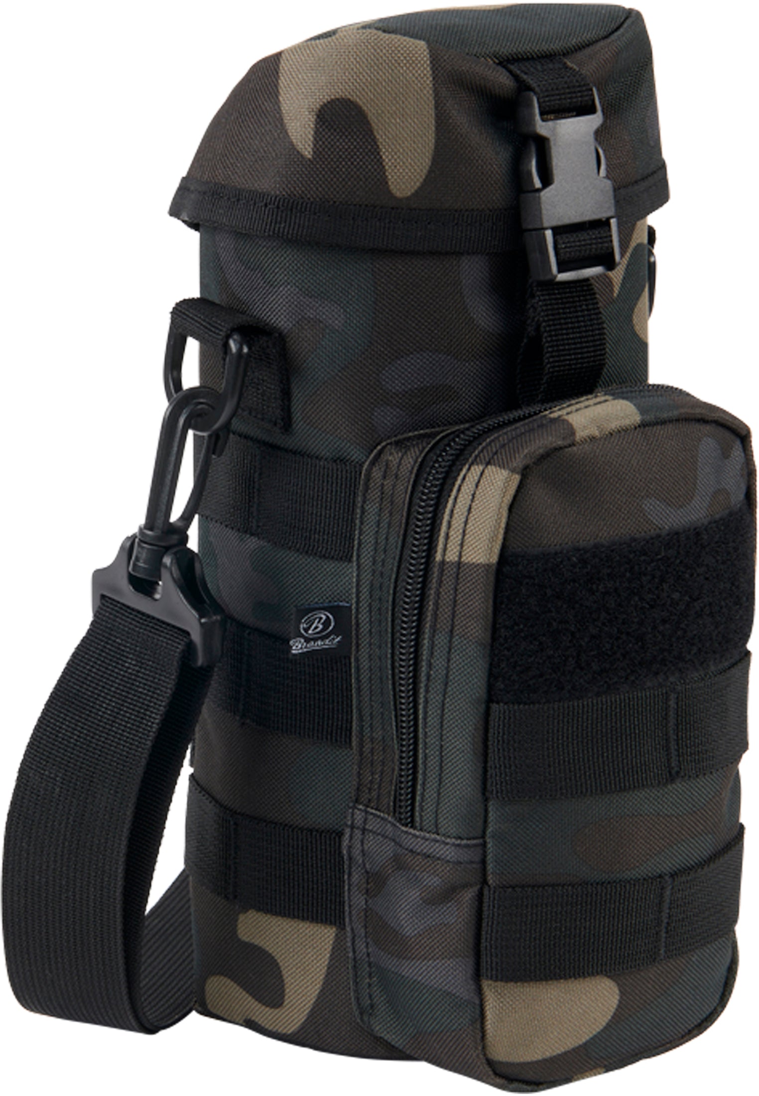 En flaskhållare från Brandit i mörkt kamouflagemönster med en justerbar axelrem och ett extra fack på framsidan.