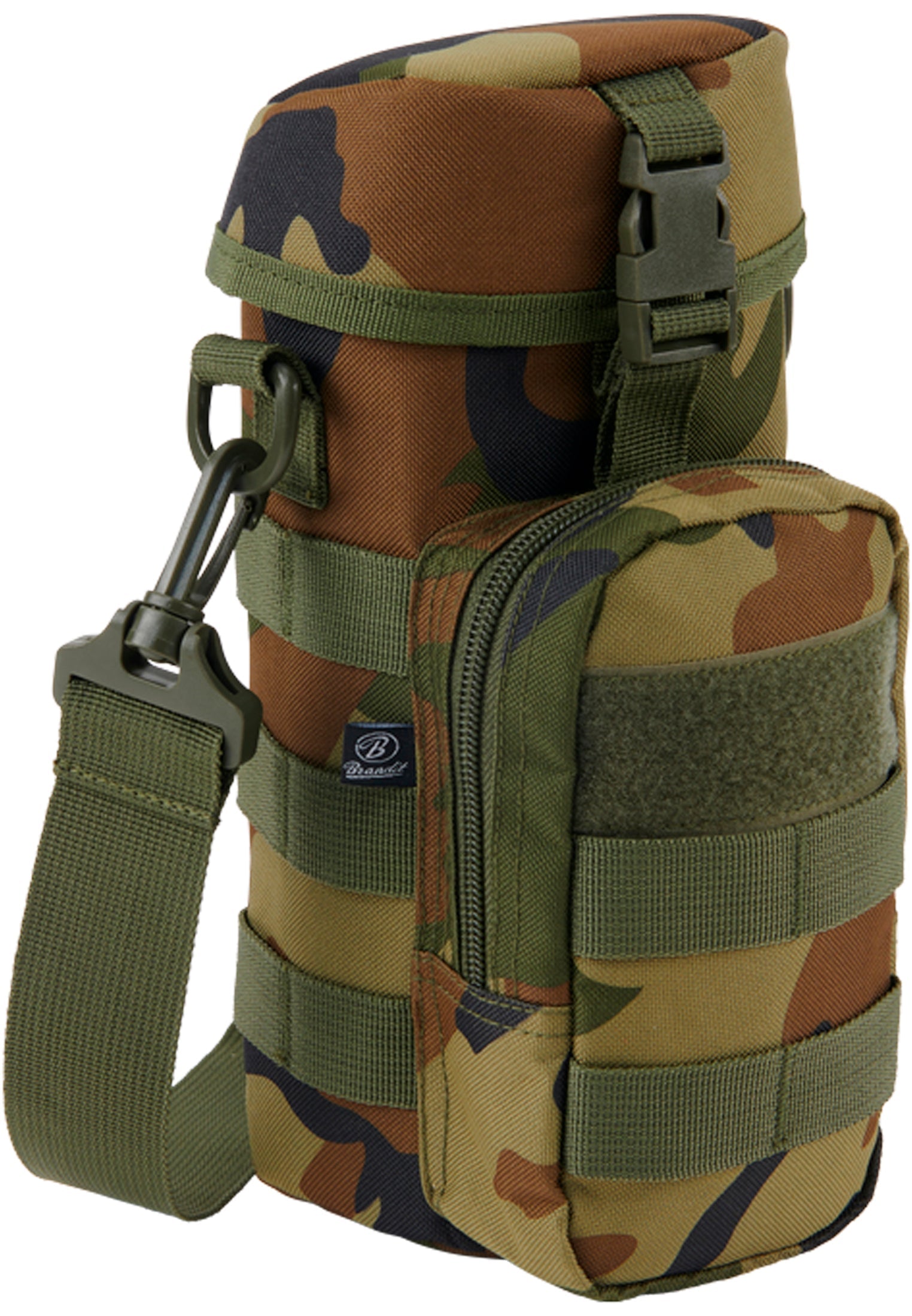 En flaskhållare från Brandit i kamouflagemönster, med en justerbar axelrem, ett spänne för stängning och ett mindre fack framtill.