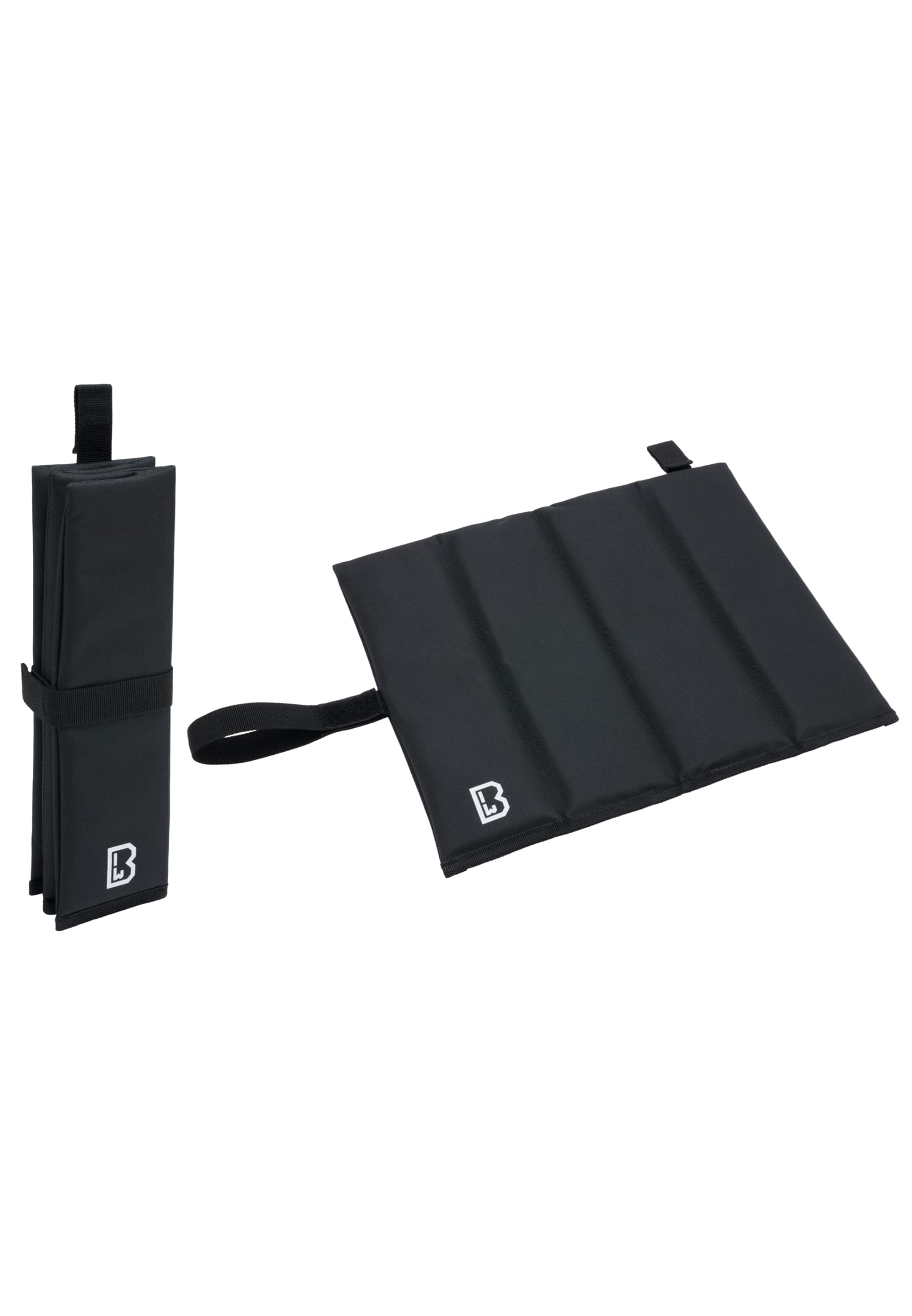 En svart sittdyna från Brandit, visad hopfälld och utfälld mot en vit bakgrund.