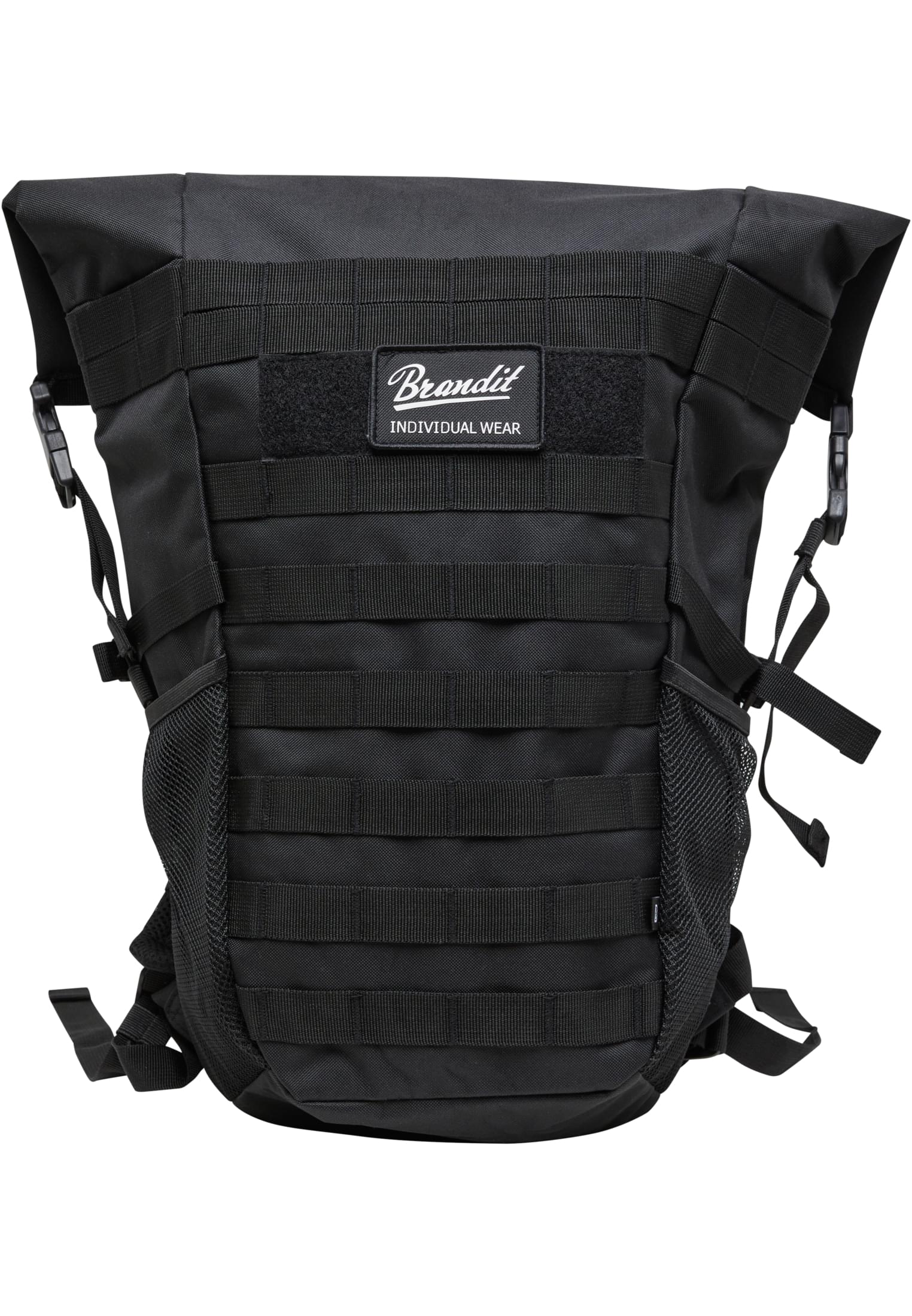 Framsidan av en olivgrön Brandit Cooper Rolltop-ryggsäck mot vit bakgrund.