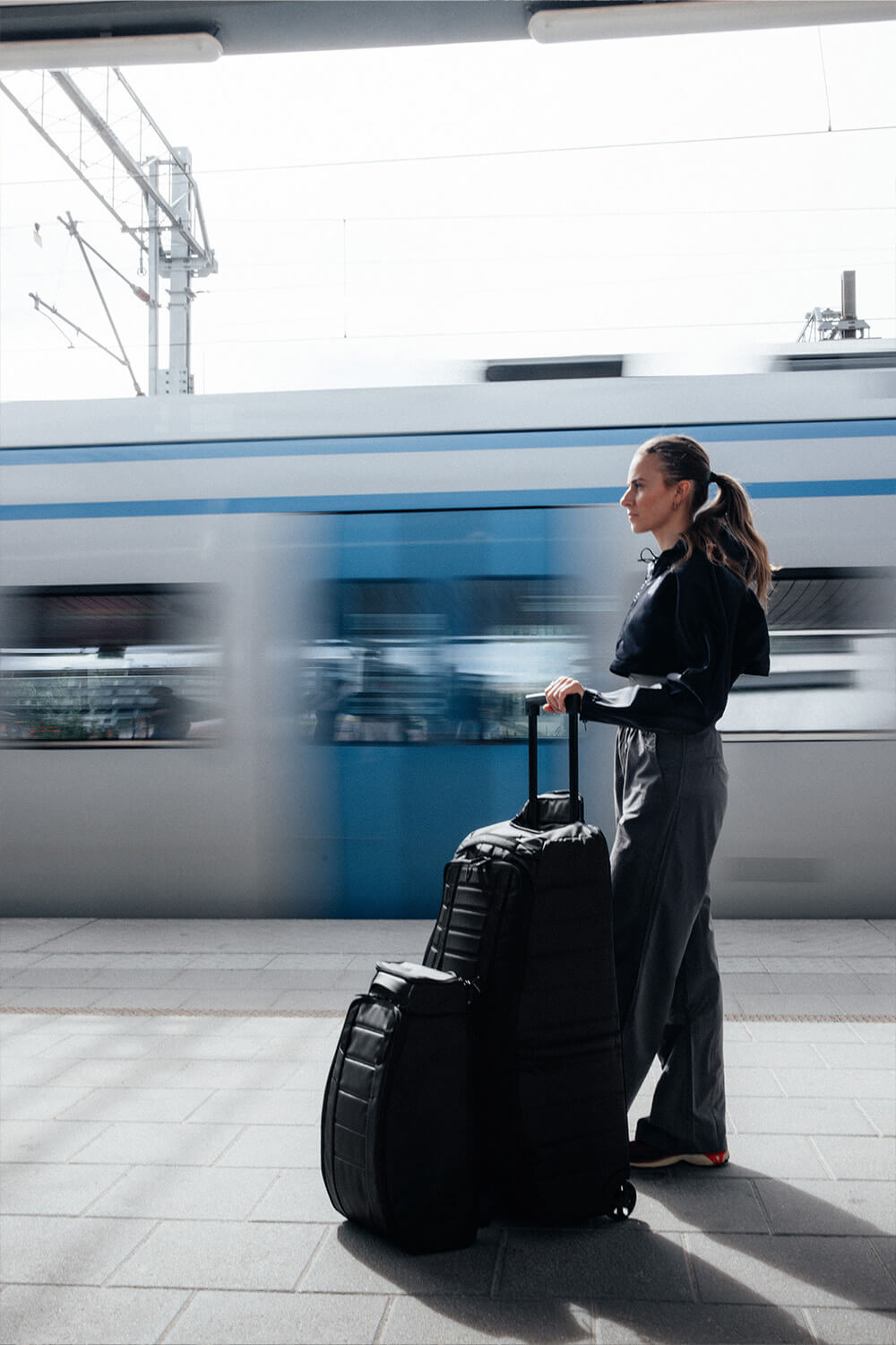 Db Hugger Backpack 30L - Black - workoutbrands.com