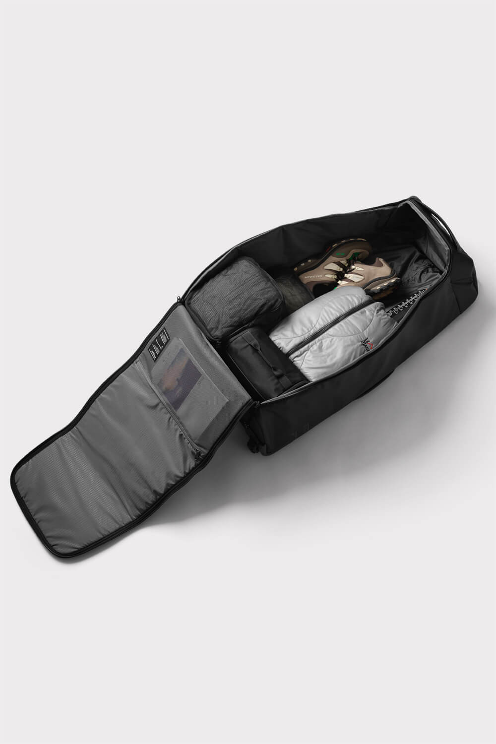 Db Hugger Roller Bag 90L - Black - workoutbrands.com