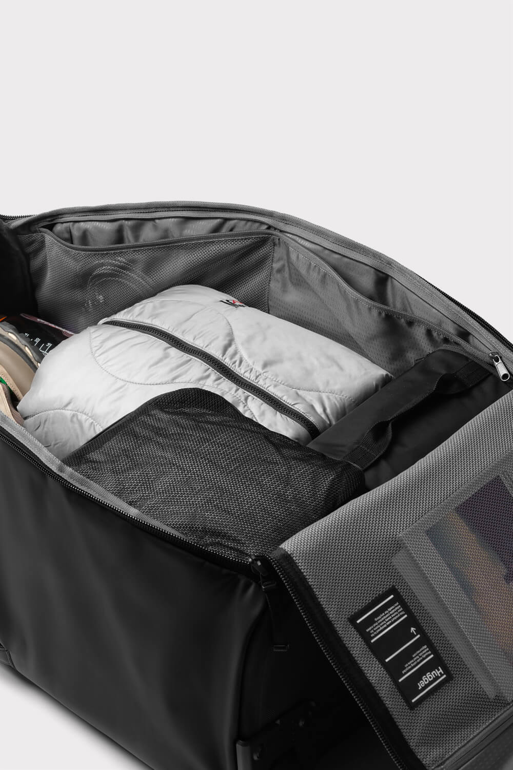 Db Hugger Roller Bag 90L - Black - workoutbrands.com