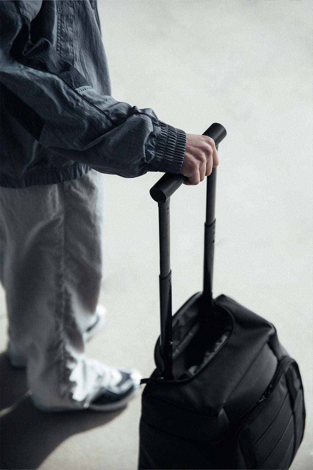 Db Hugger Roller Bag 90L - Black - workoutbrands.com