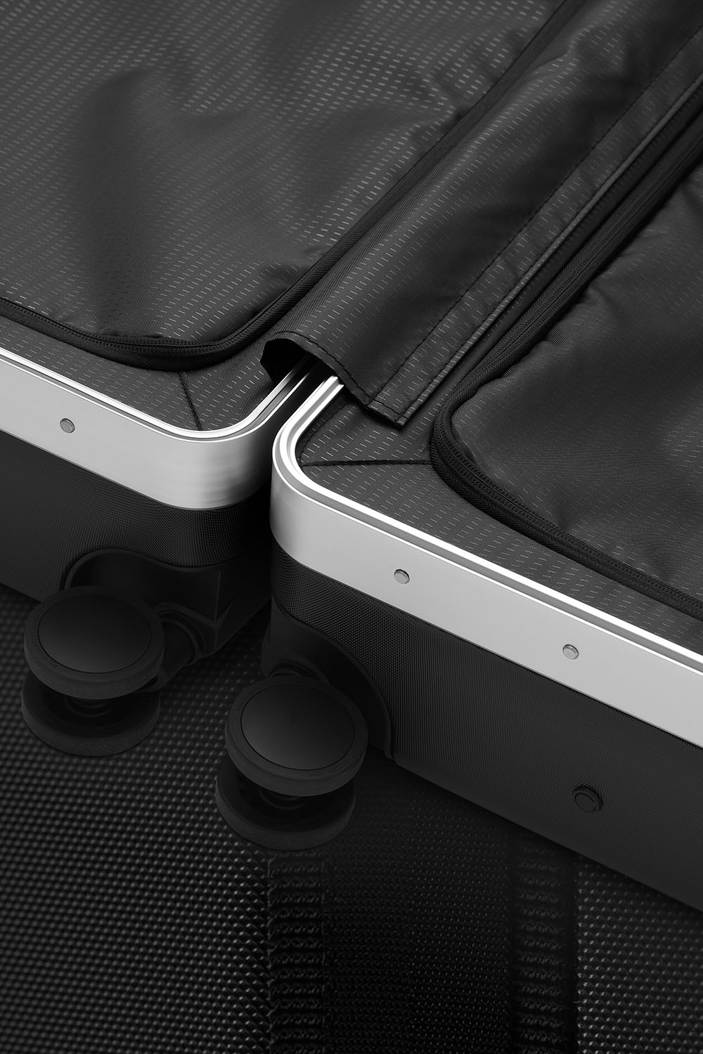 Db Ramverk Pro Check-in Luggage Large - Black - workoutbrands.com