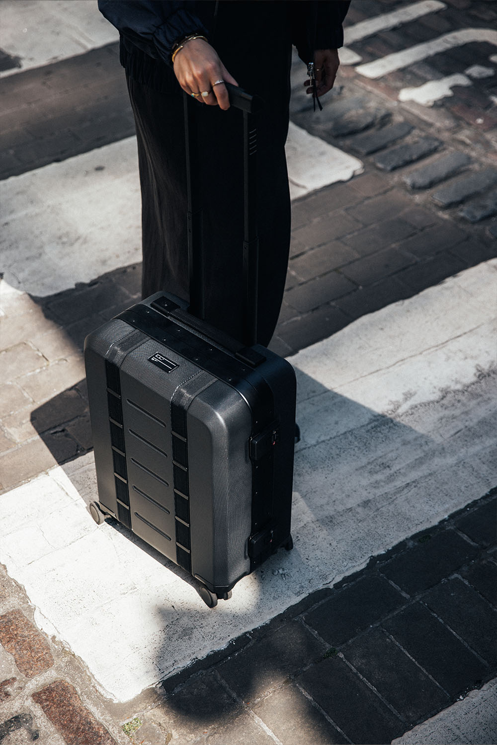 Db Ramverk Pro Check-in Luggage Large - Black - workoutbrands.com