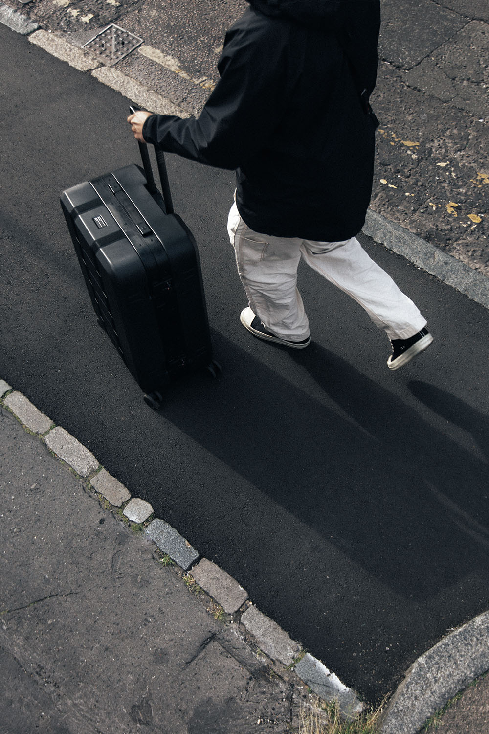 Db Ramverk Pro Check-in Luggage Large - Black - workoutbrands.com