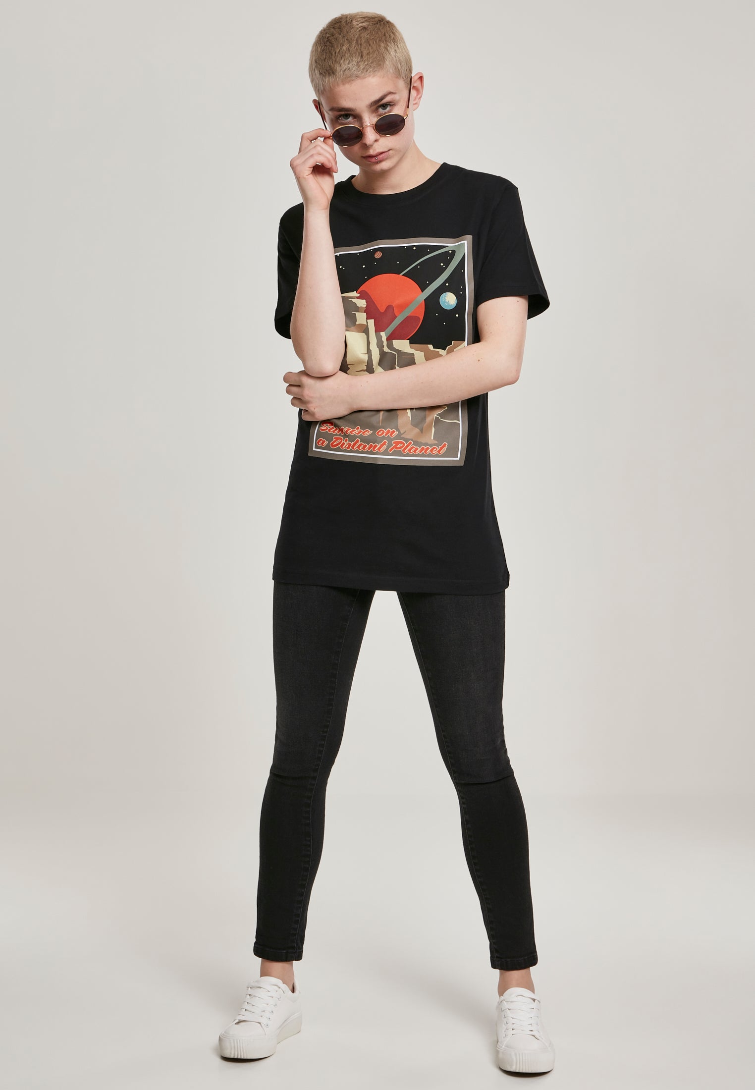 Ladies Distant Planet Tee black XS - workoutbrands.com