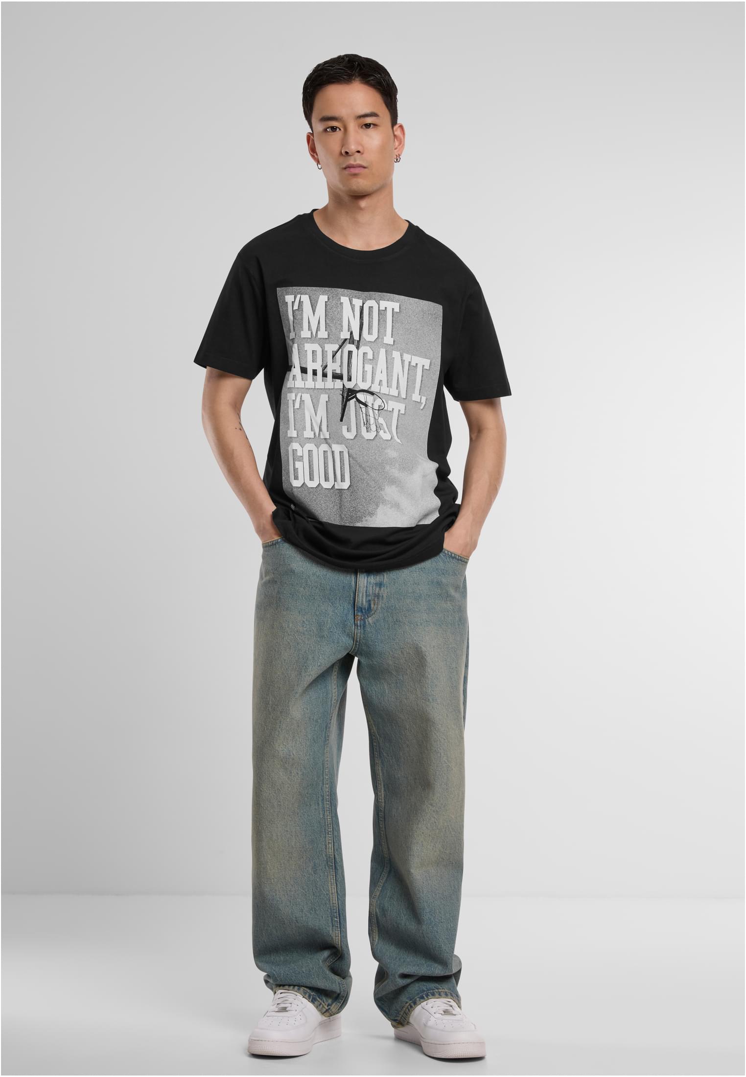 MT En ole ylimielinen, olen vain hyvä -t-paita