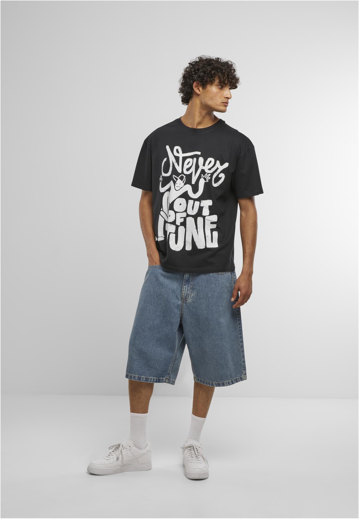 MT Never Out Of Tune Oversize Tee