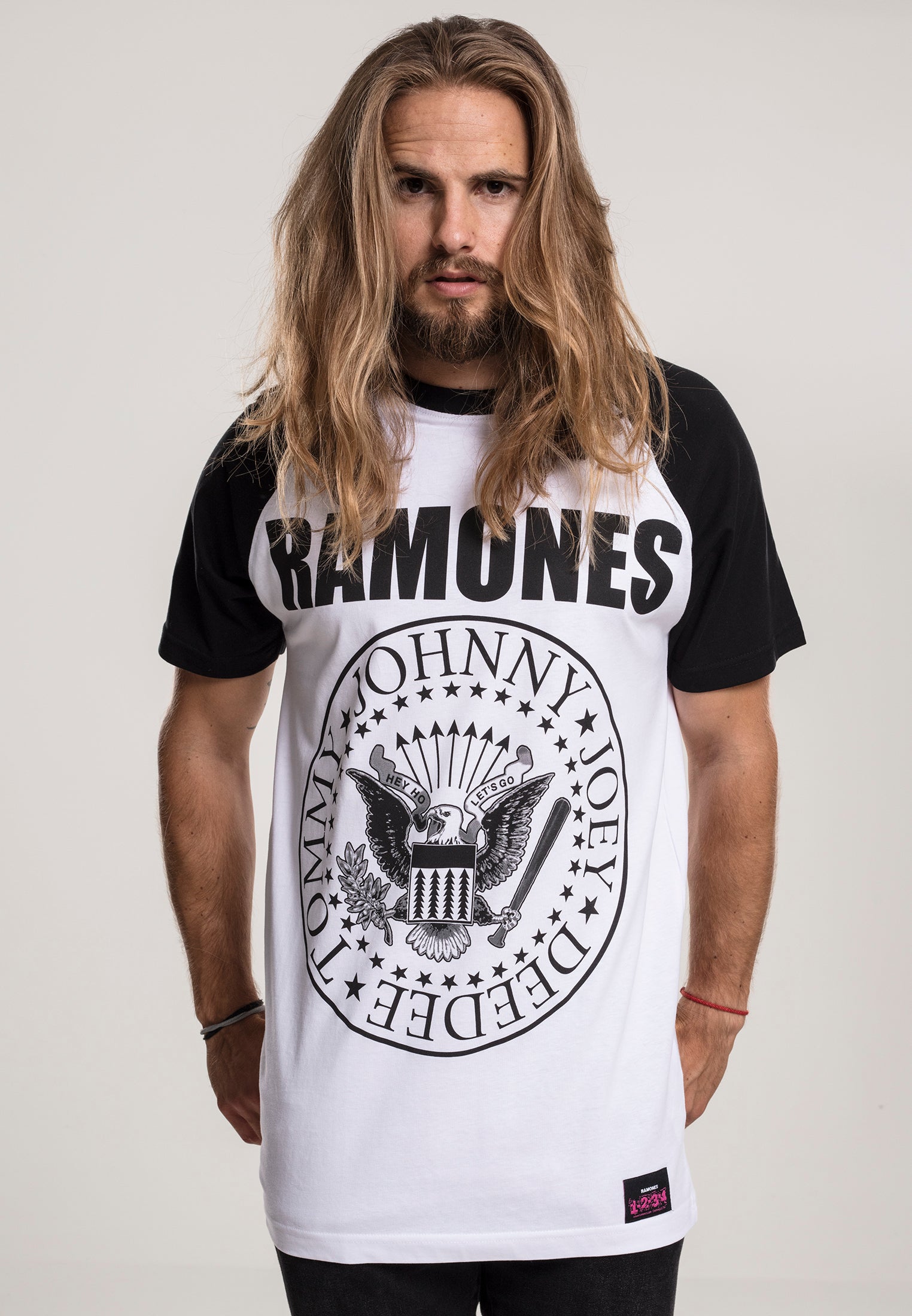 Ramones Circle Raglan Tee wht/blk XXL - workoutbrands.com