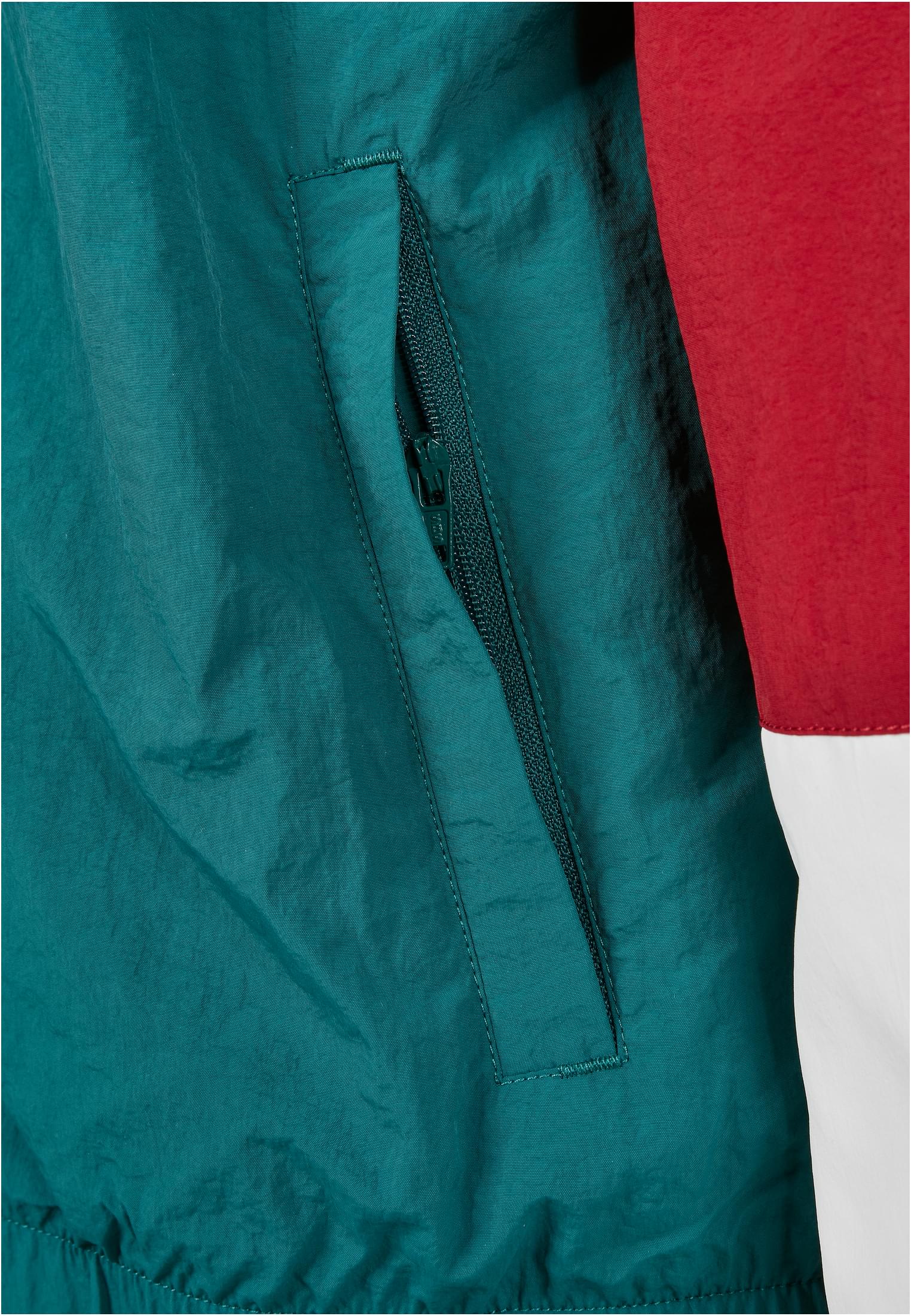 Närbild på den gröna sidfickan med dragkedja på SBL Starter Color Block Retro Jacket.