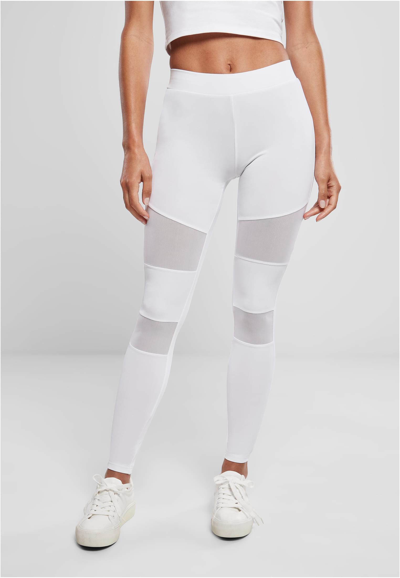 Närbild på en modell som bär vita Ladies Tech Mesh Leggings med nätpaneler på benen.