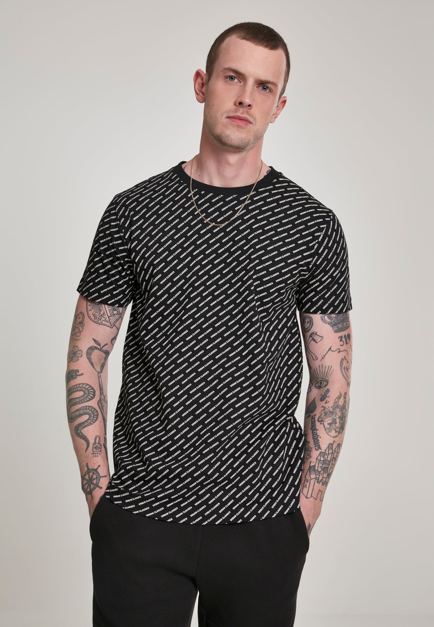 Maglietta con logo UC Allover