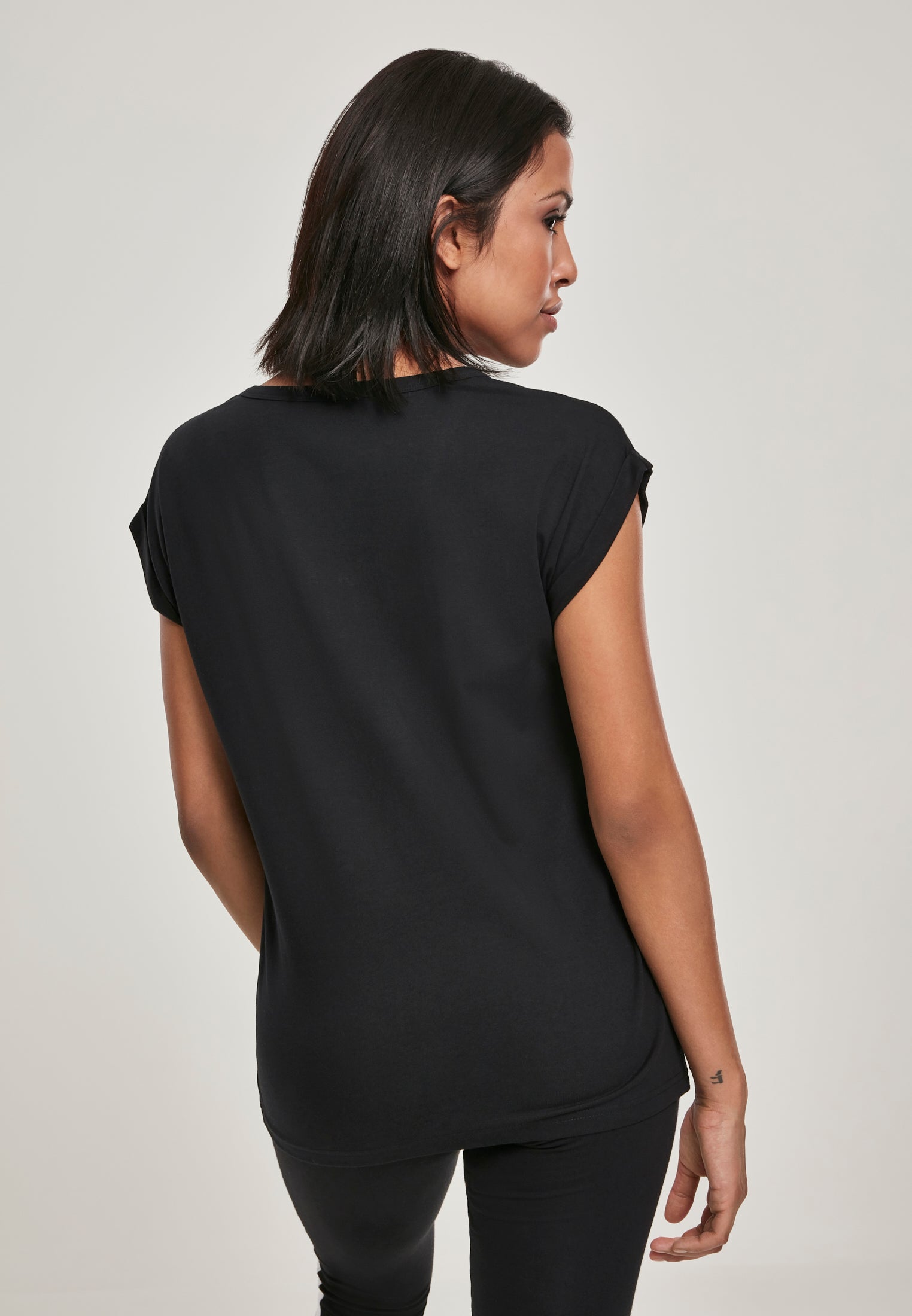 UC Round V-Neck Extended Shoulder Tee