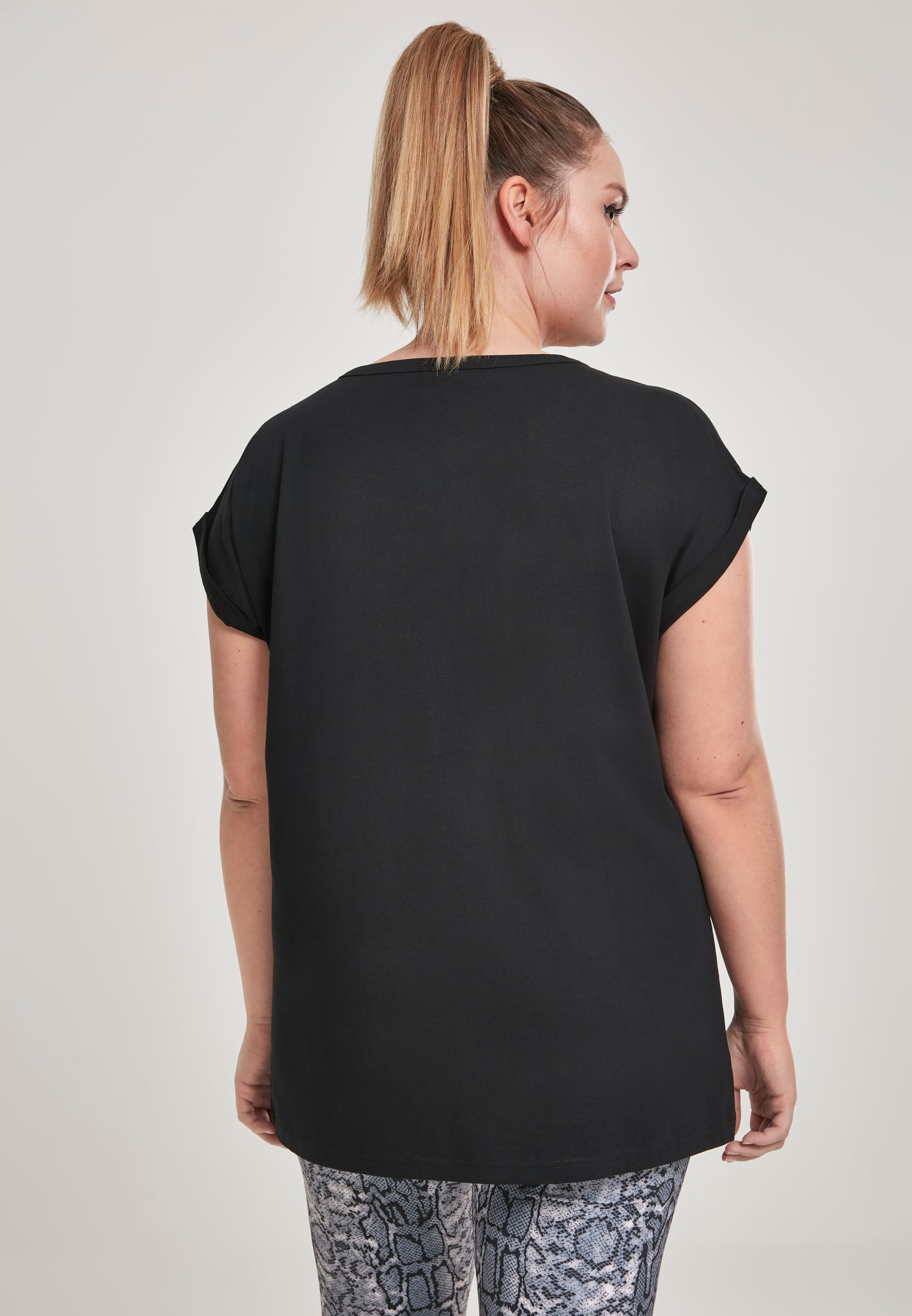 UC Round V-Neck Extended Shoulder Tee