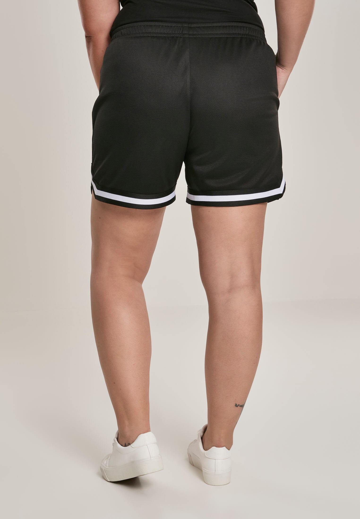 Pantaloncini corti in rete a righe UC