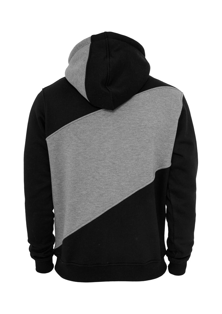 Baksidan av en svart huvtröja med ett stort, diagonalt fält i grått över ryggen och en tvåfärgad luva.