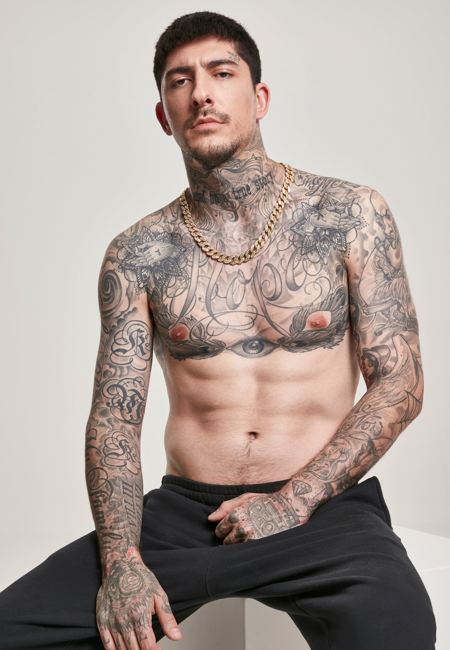 UC Heavy Necklace With Stones