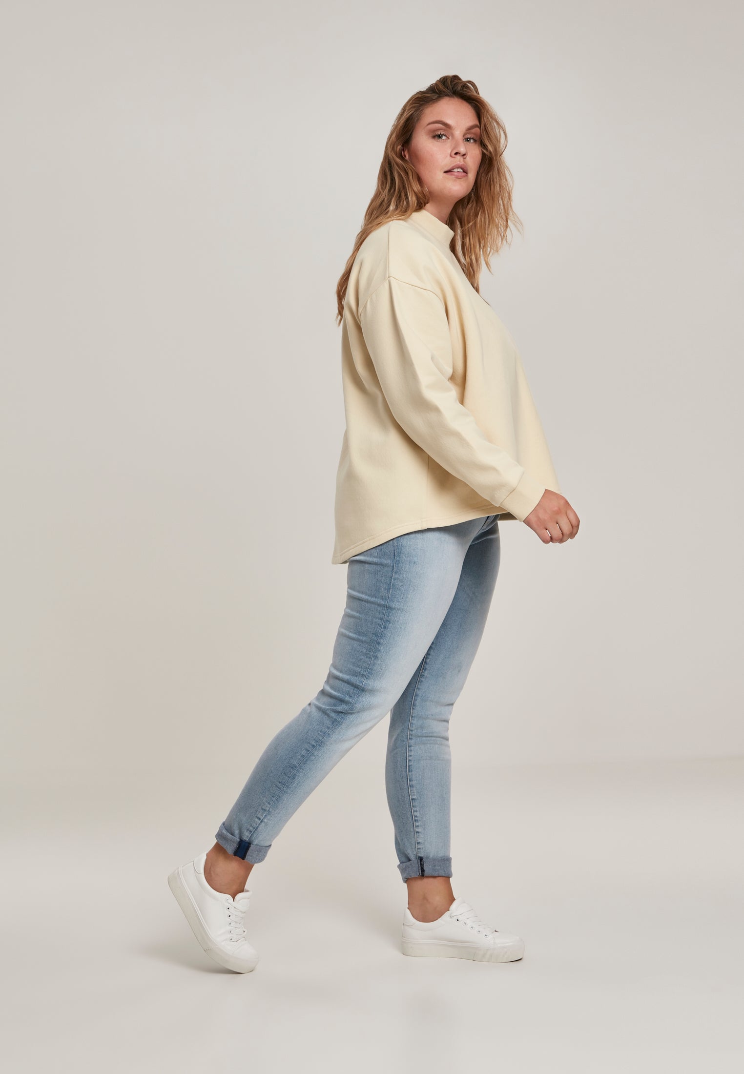 Maglia girocollo oversize a collo alto UC