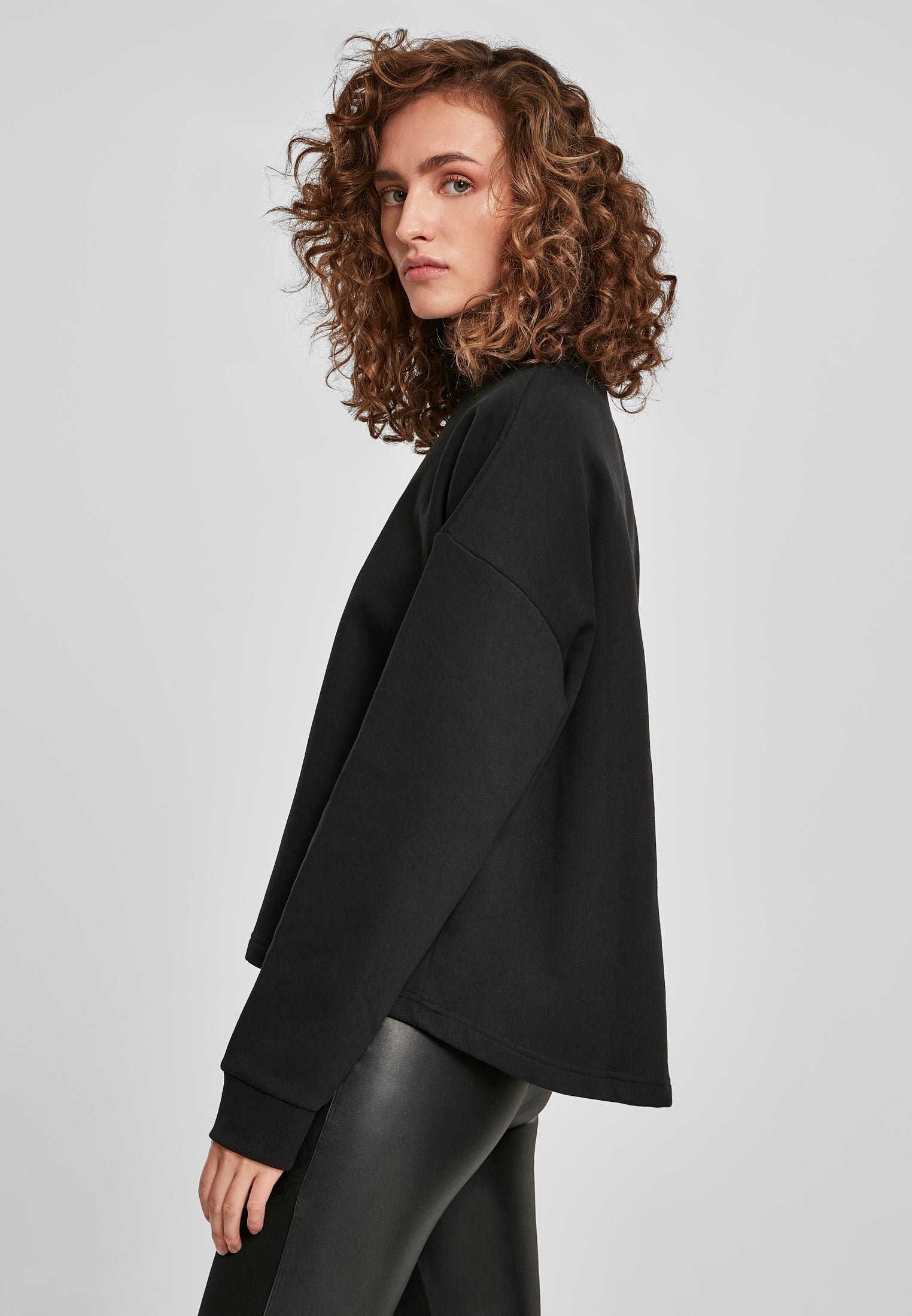 Maglia girocollo oversize a collo alto UC