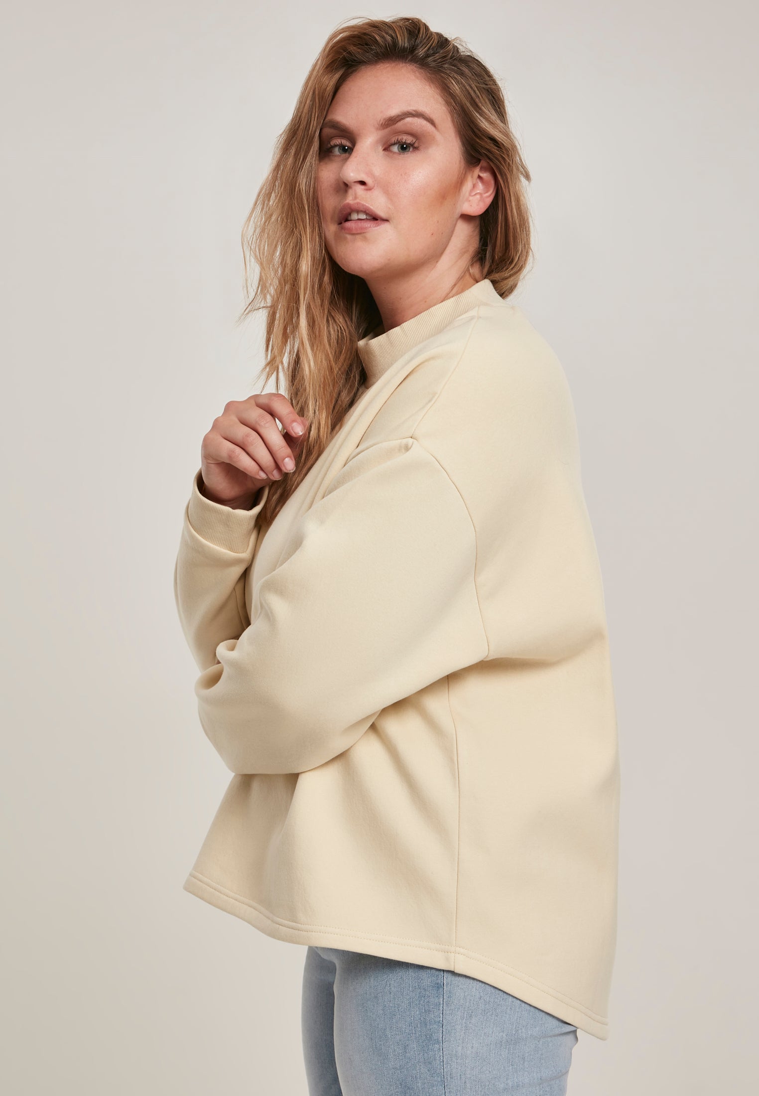 Maglia girocollo oversize a collo alto UC