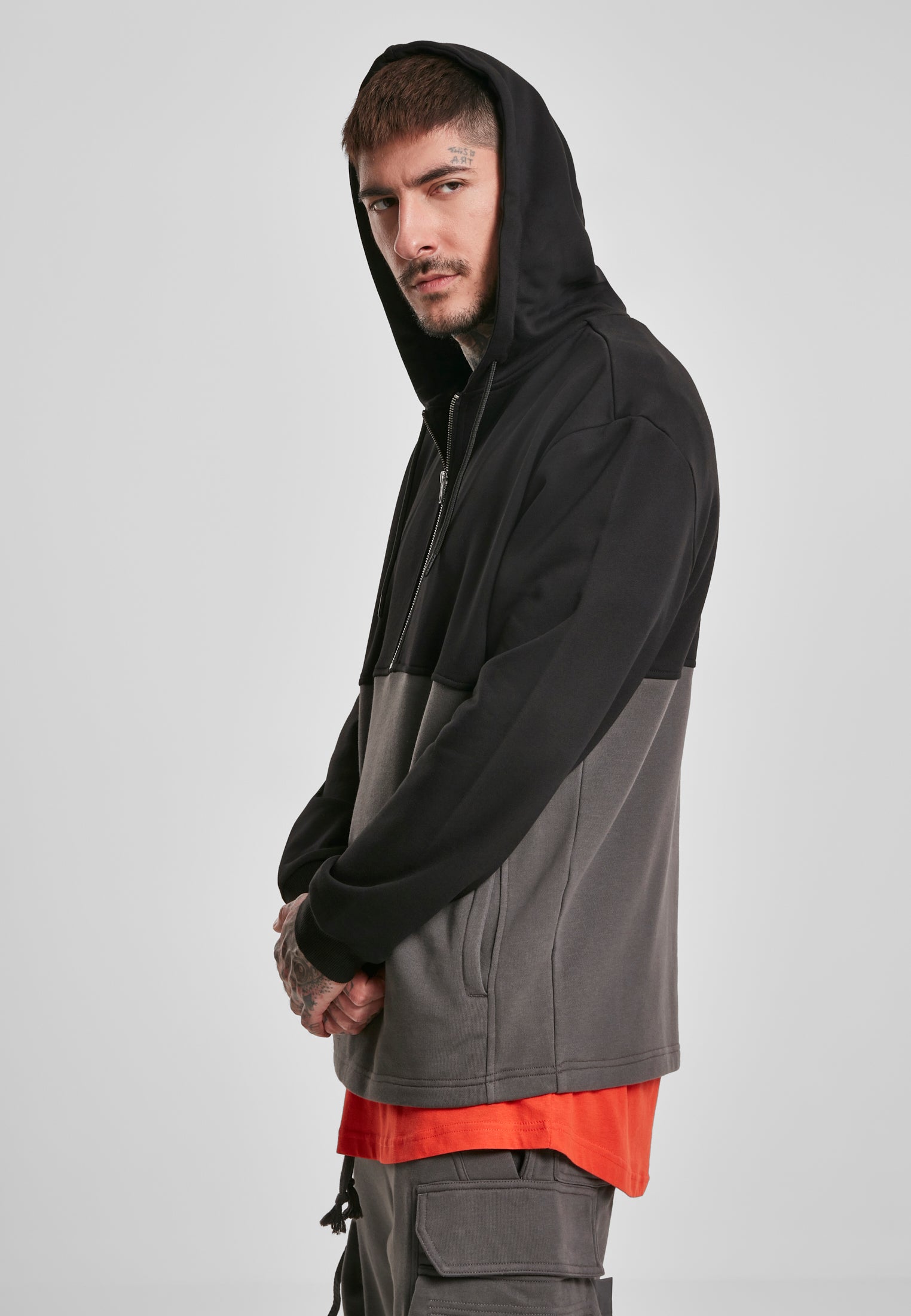 Uvolněná mikina s kapucí na poloviční zip