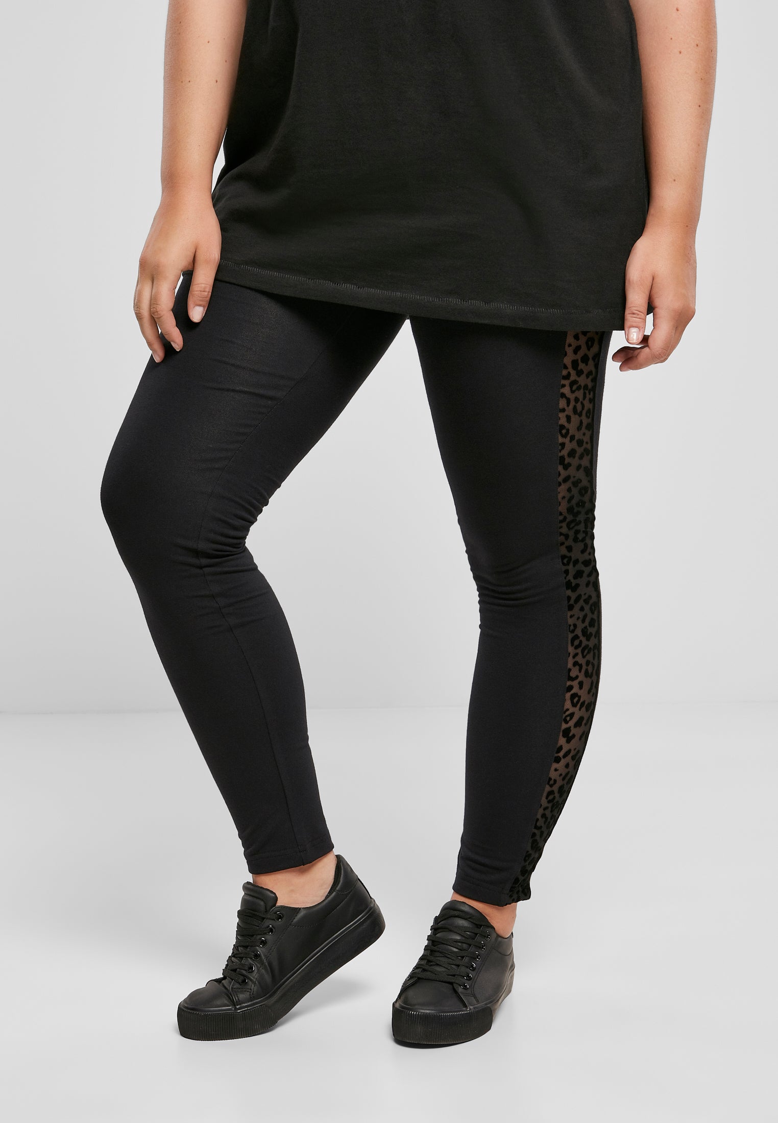 UC Flock Lace Stripe Leggings