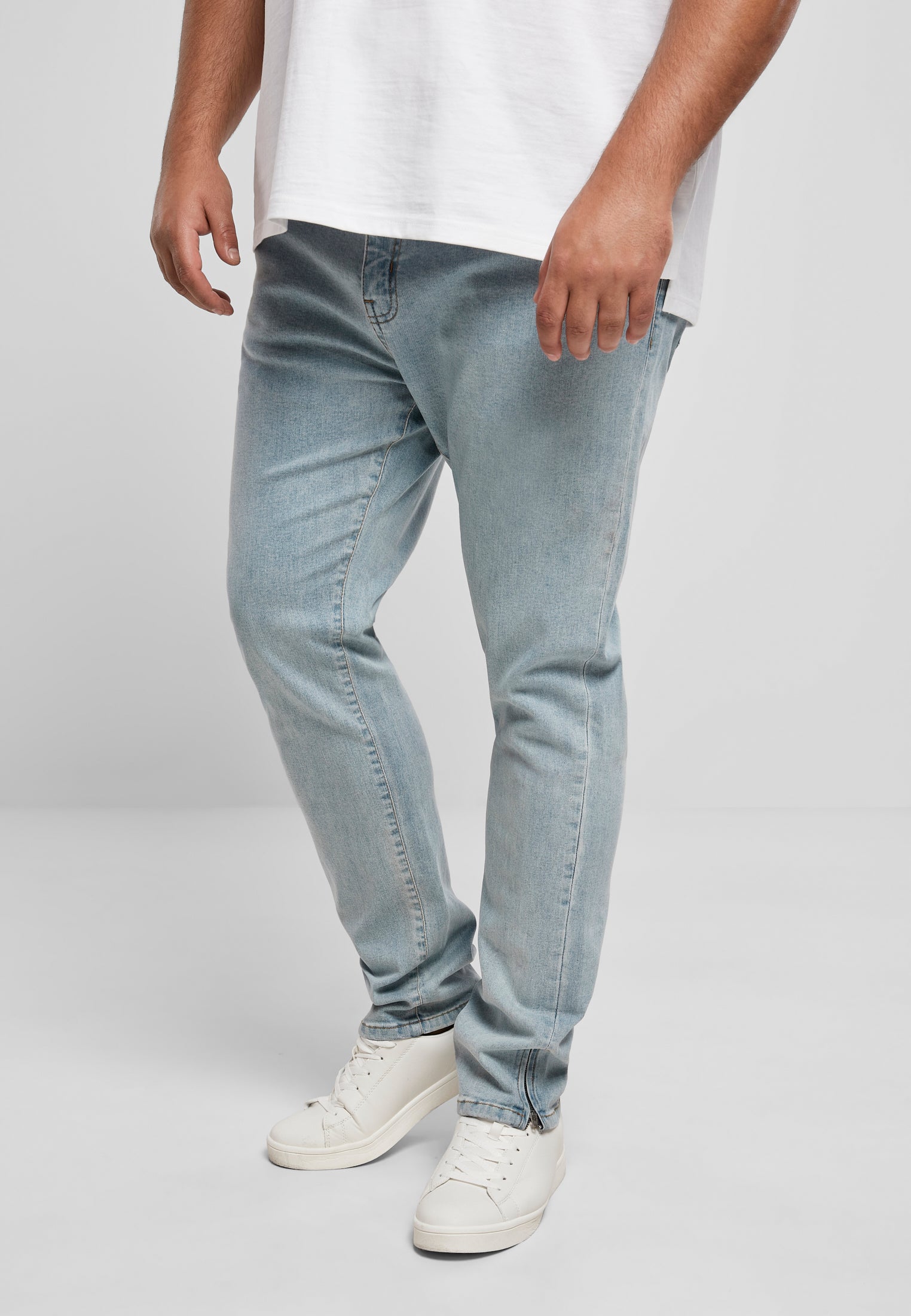 Jeans aderenti con cerniera UC