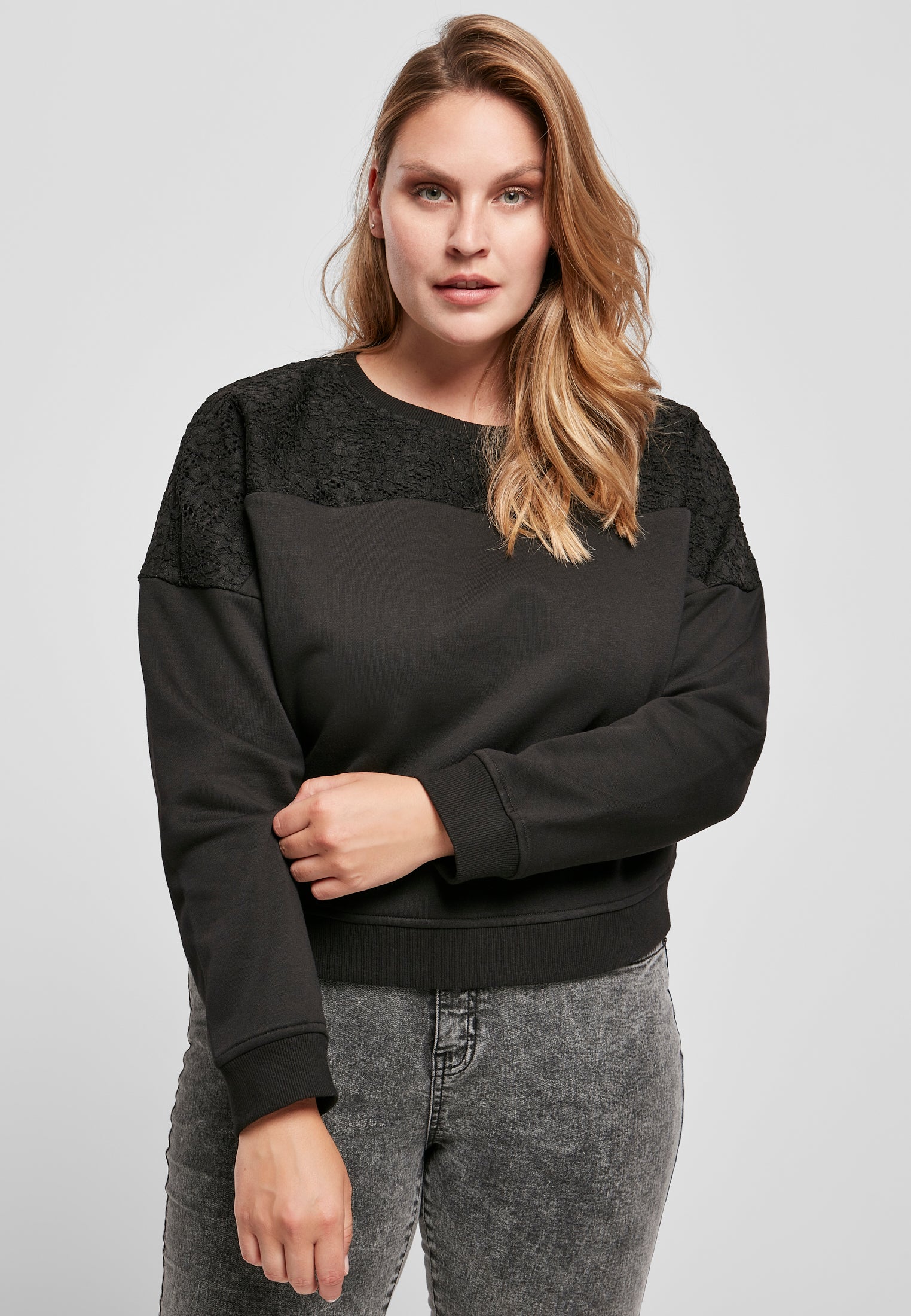 UC Short Oversized Lace Inset Crew