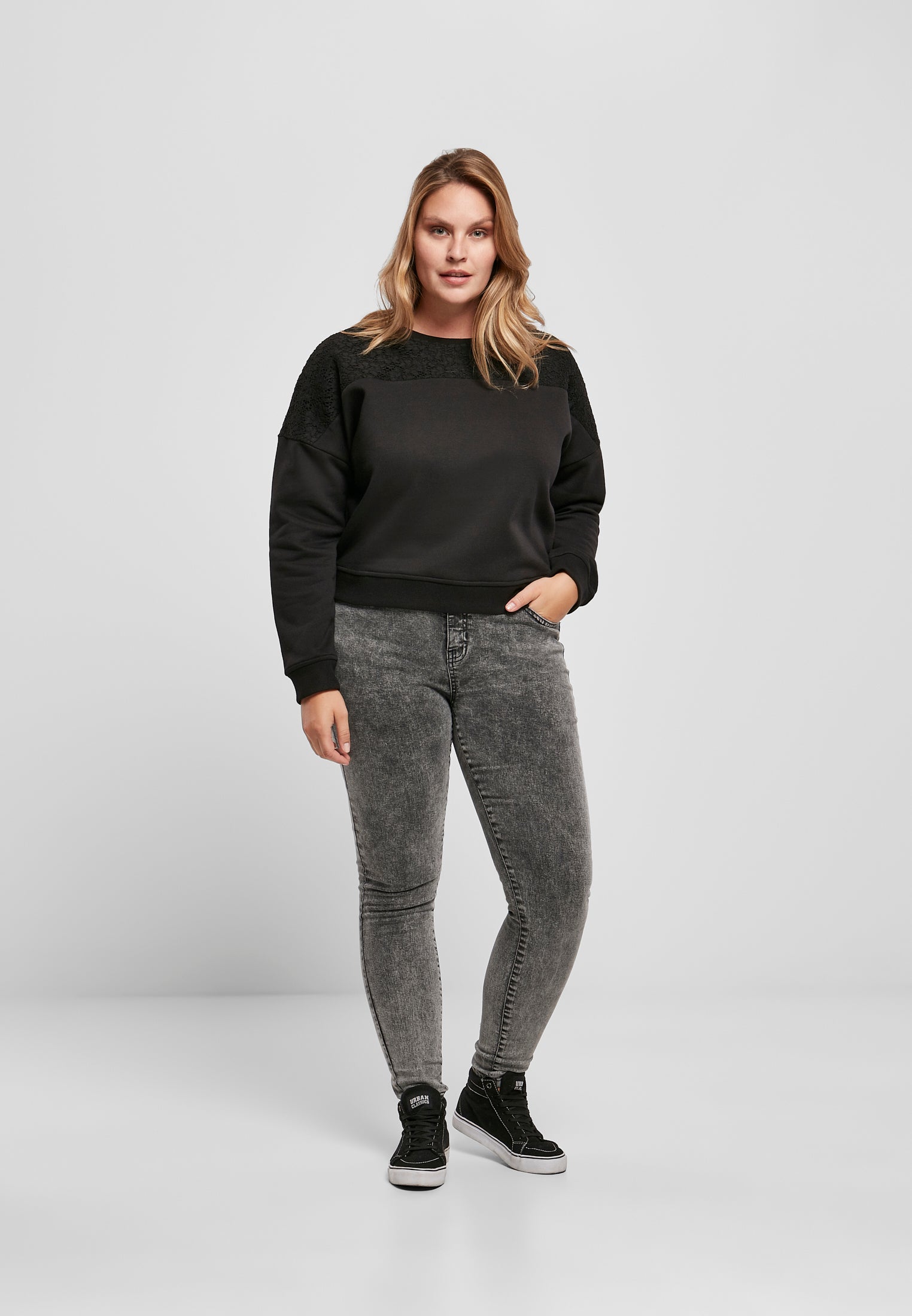 UC Short Oversized Lace Inset Crew