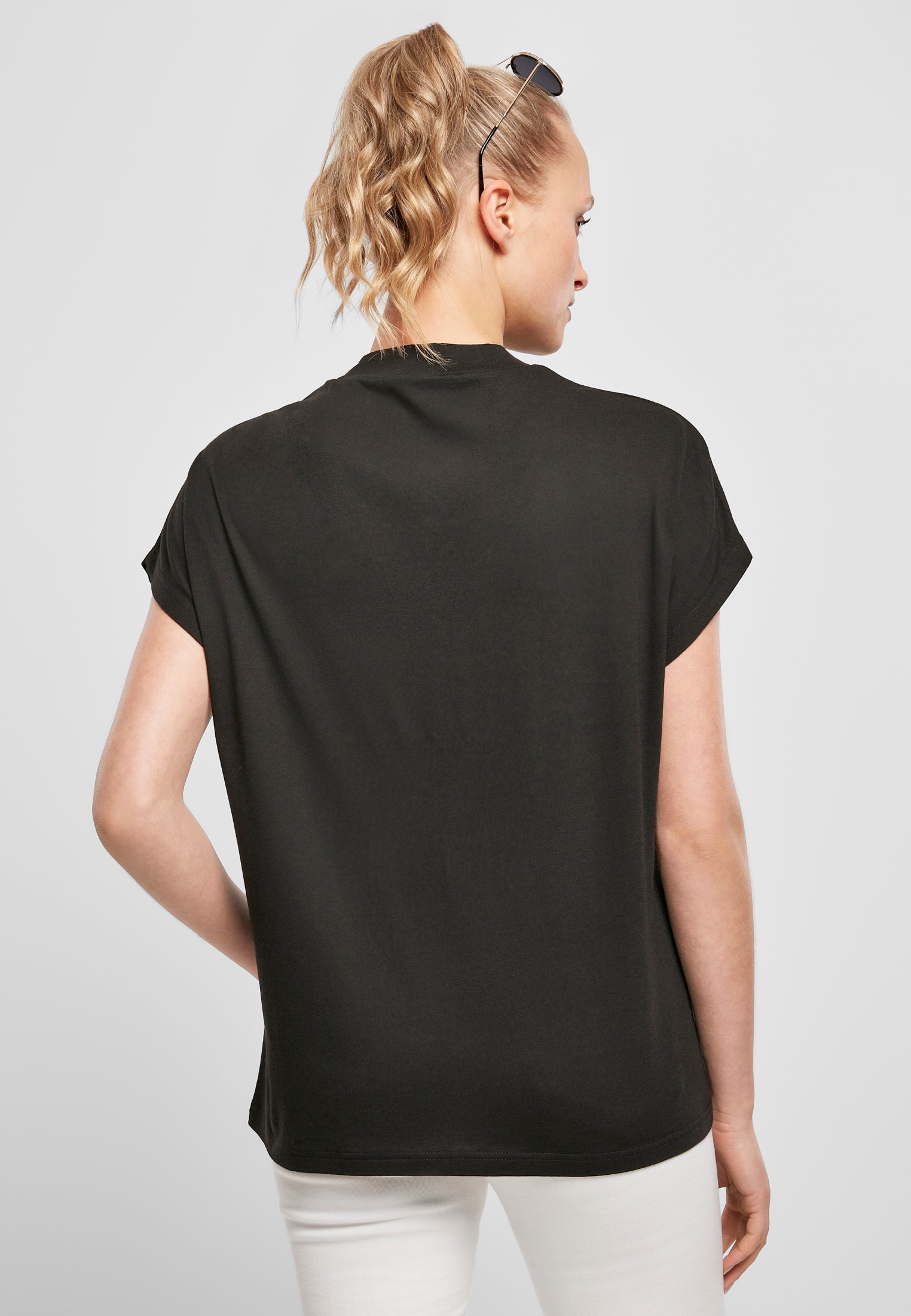 Maglietta oversize UC con taglio sulla manica