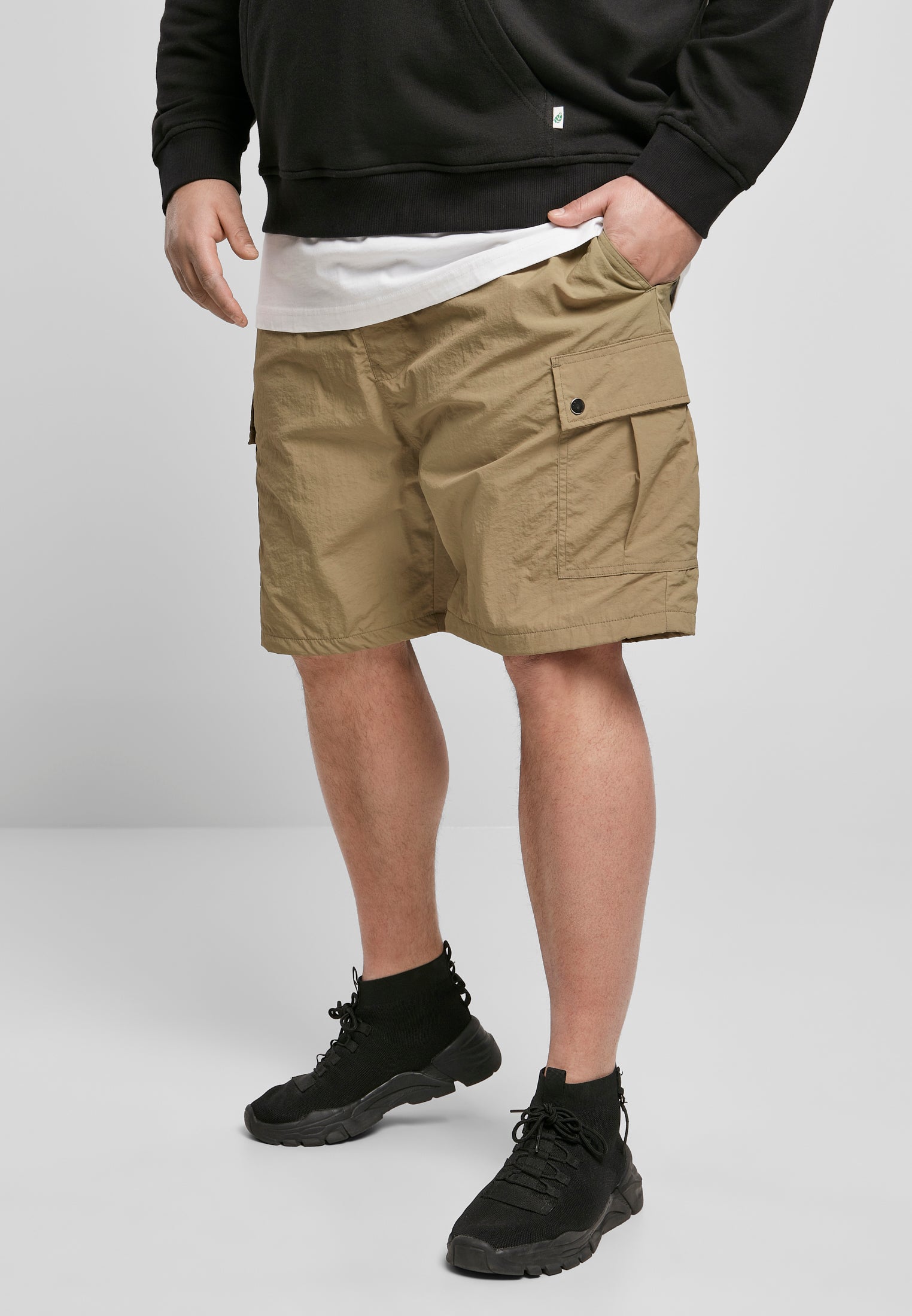 Pantaloncini cargo in nylon UC