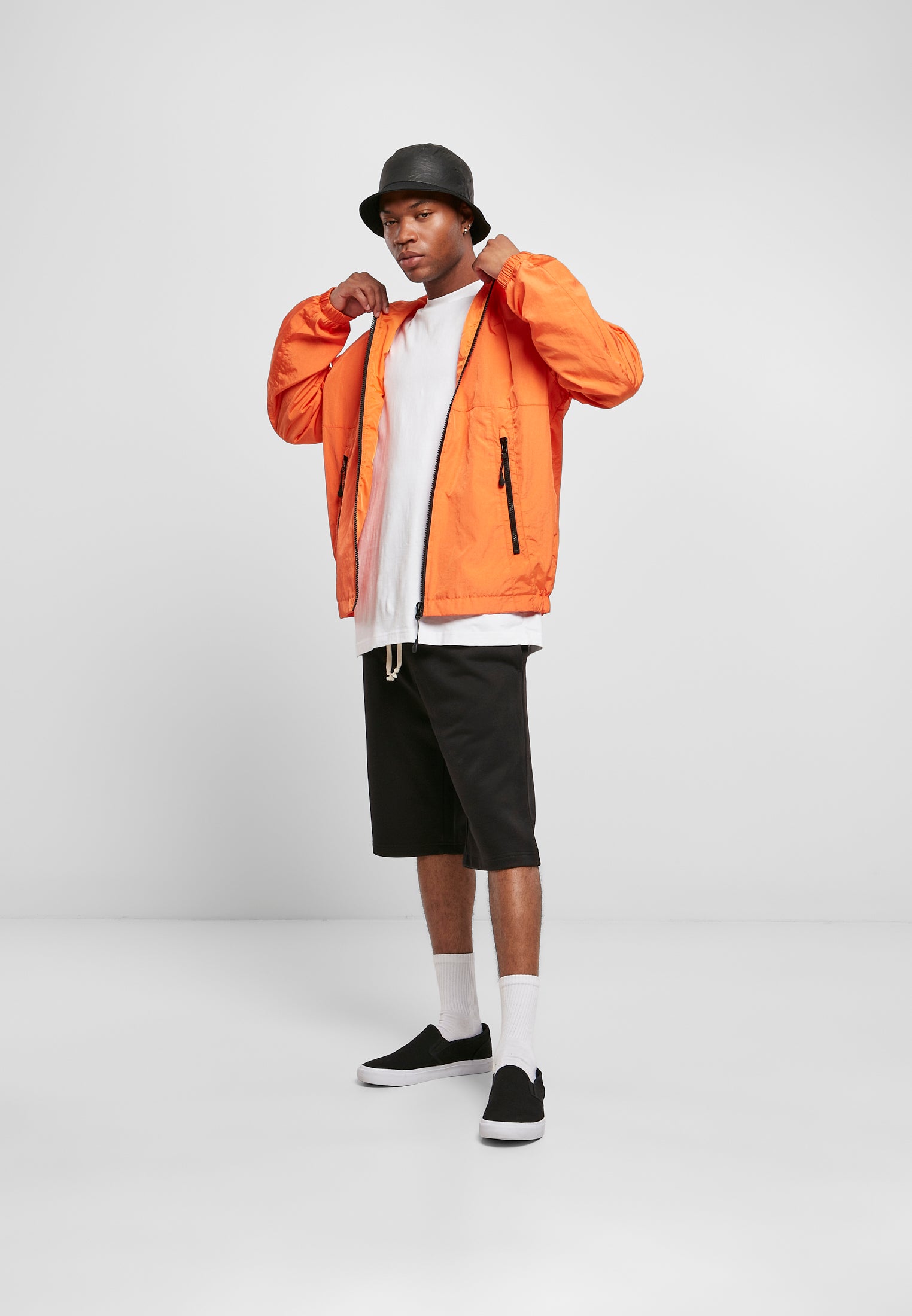 UC nýlon crepe jakki með fullri rennilás