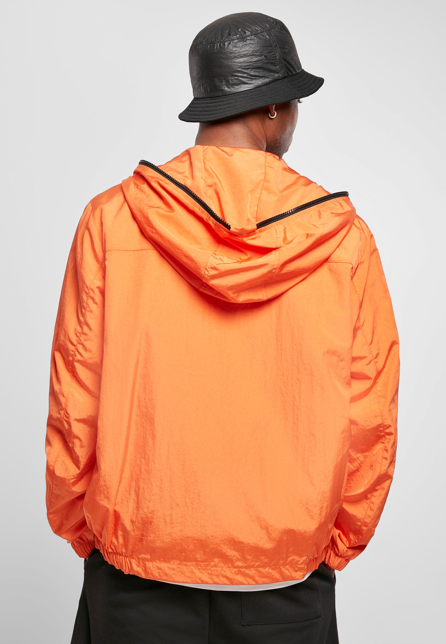 UC nýlon crepe jakki með fullri rennilás