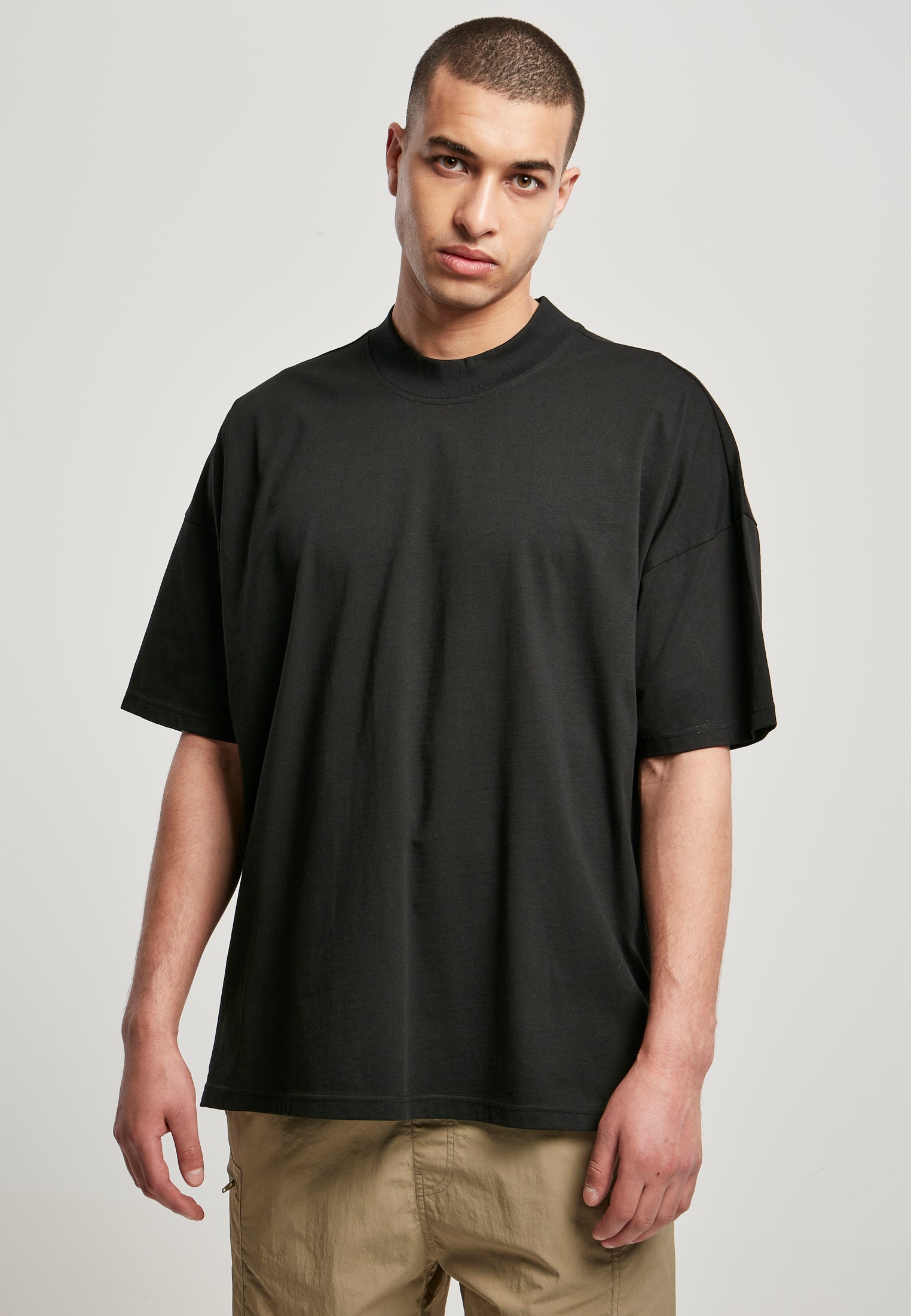 Camiseta UC Oversized com gola simulada