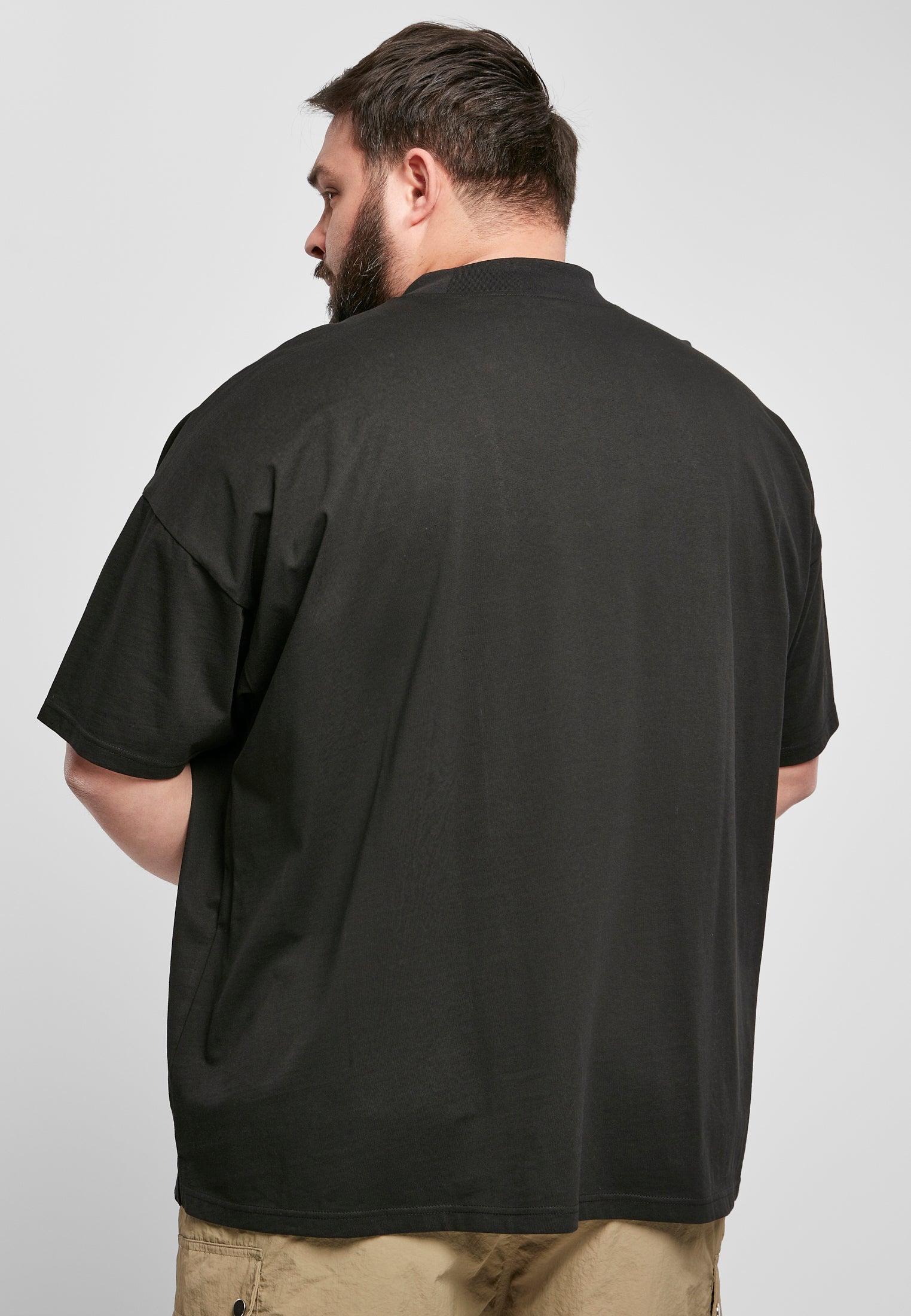 Camiseta UC Oversized com gola simulada