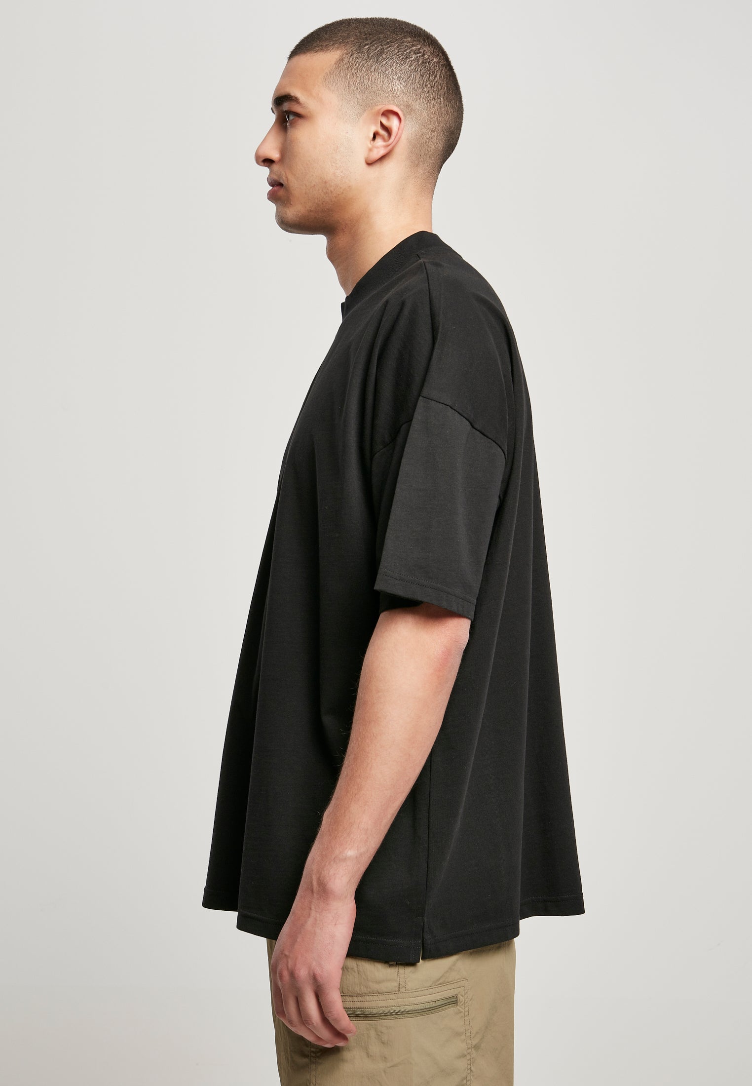 Camiseta UC Oversized com gola simulada