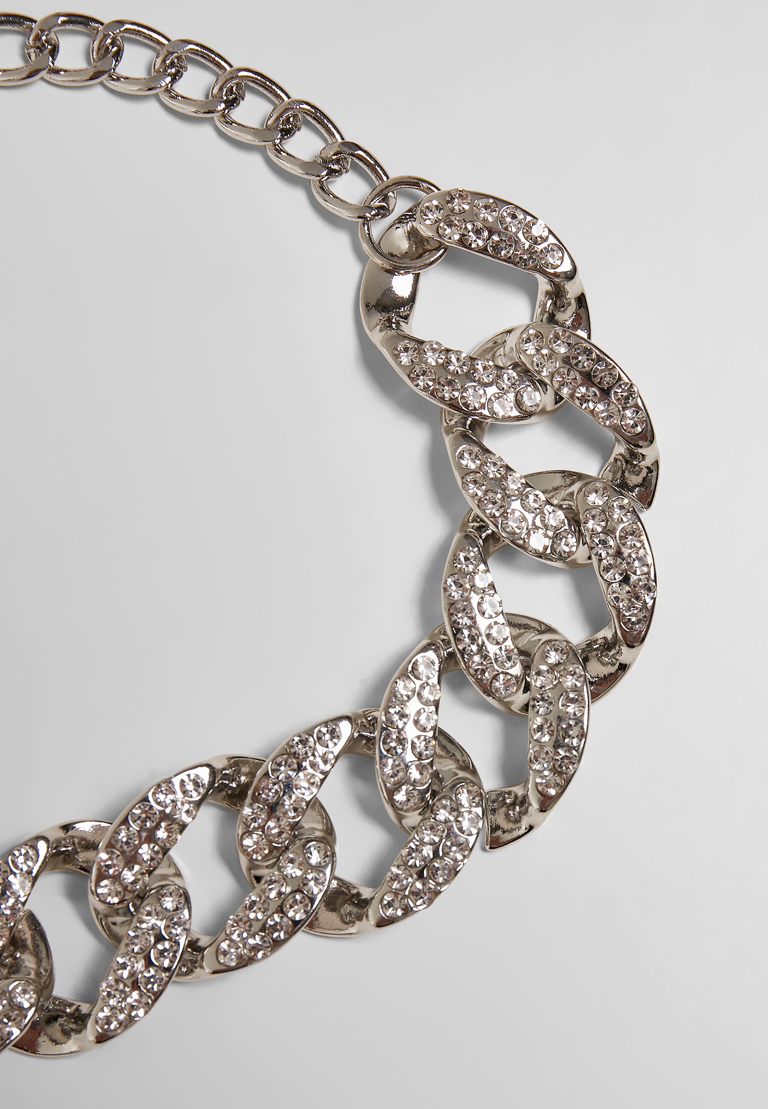 Collana con scritta UC