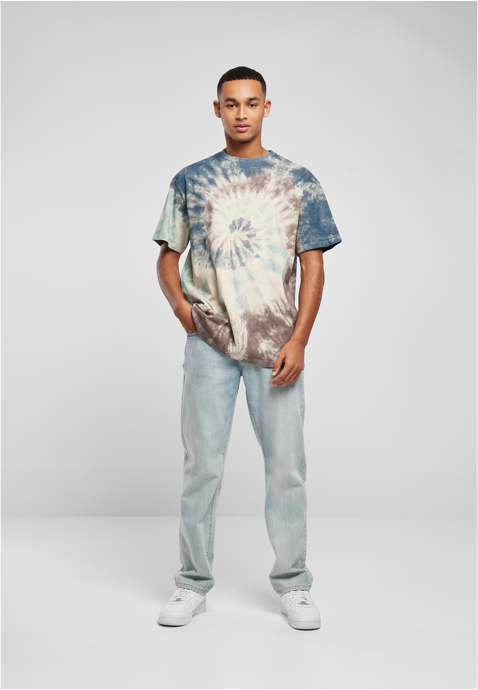 Camiseta oversize tie-dye da UC