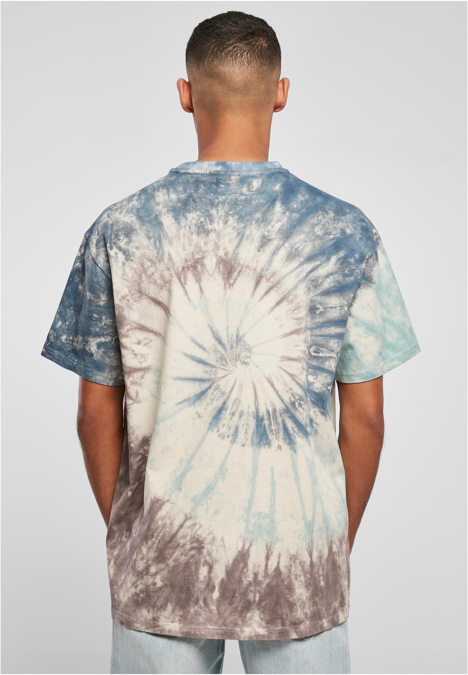 Camiseta oversize tie-dye da UC