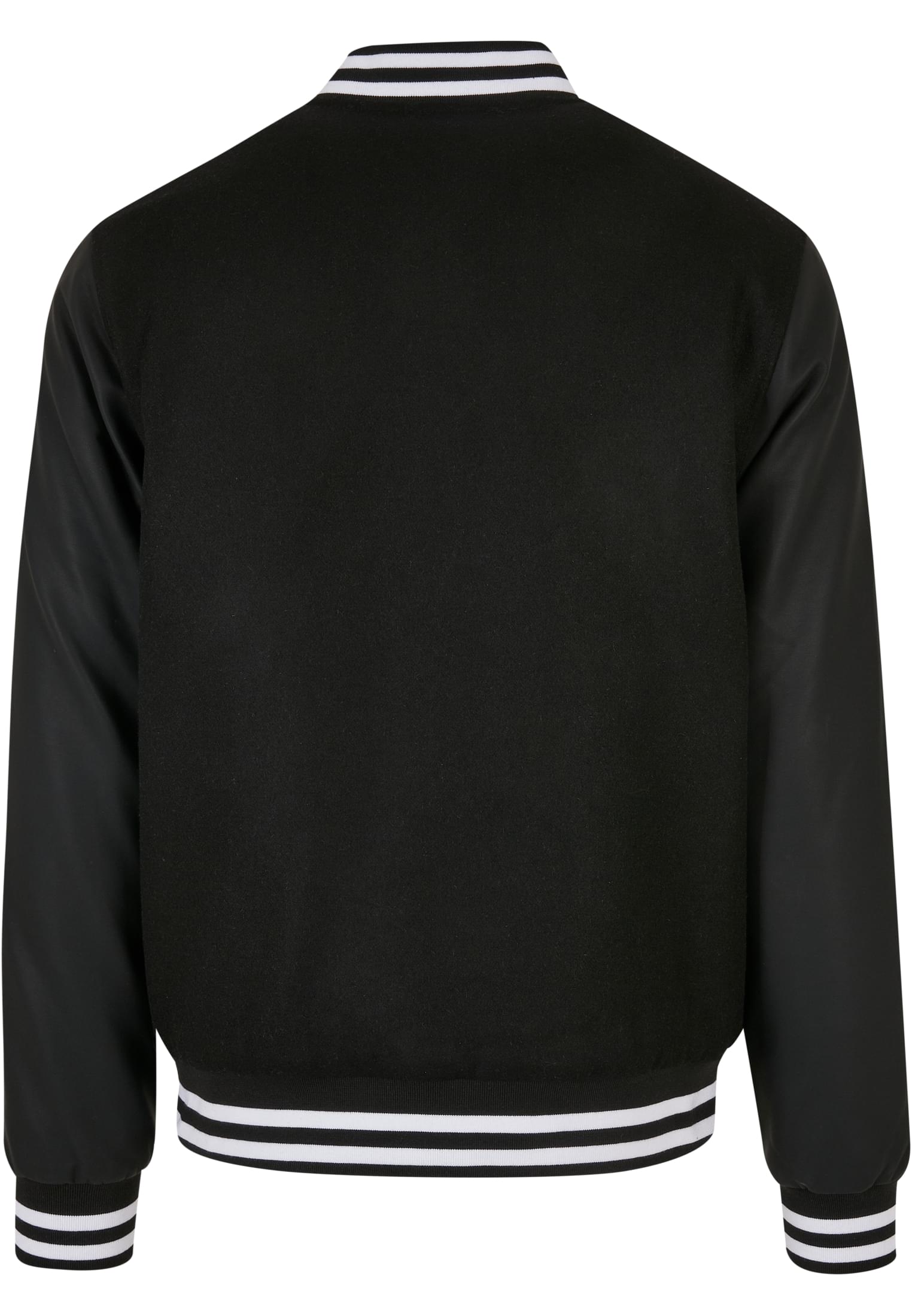 Baksidan av en svart collegejacka med ärmar i imitationsläder och randiga, ribbade muddar och krage.