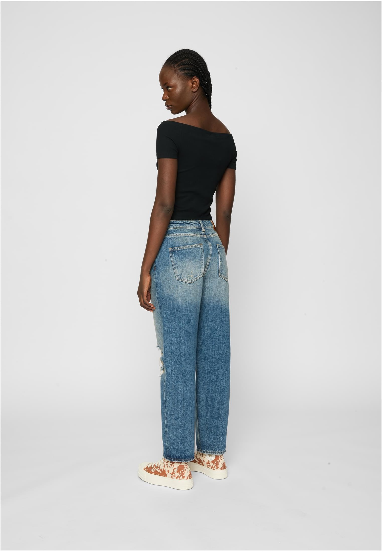 Camiseta canelada com ombros de fora orgânica da UC, pacote com 2 unidades